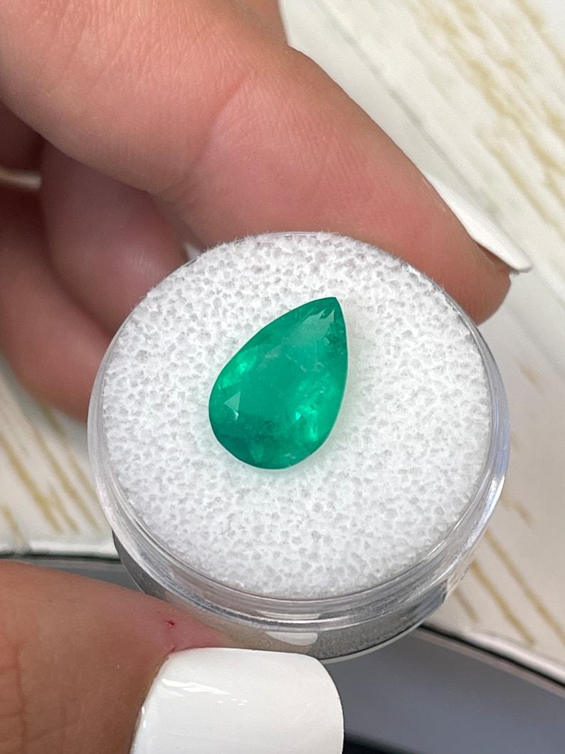 Taglio a goccia Smeraldo colombiano verde da 3,20 carati 13,5x9 - Gemma di maggio con taglio a pera in vendita