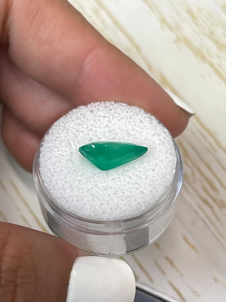 Smeraldo colombiano verde da 3,20 carati 13,5x9 - Gemma di maggio con taglio a pera In condizioni Nuovo in vendita a Jupiter, FL