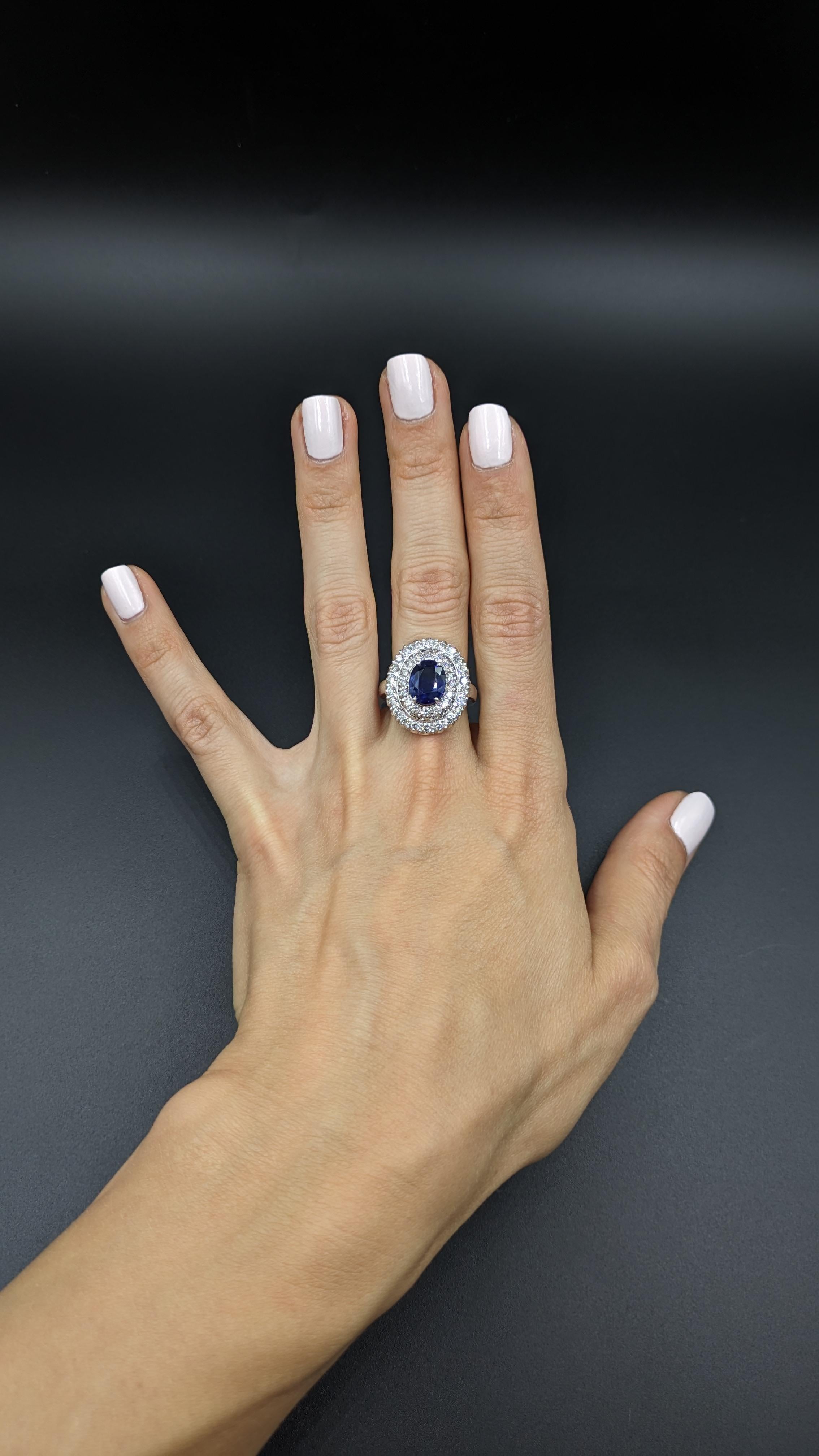 3,20 Karat Blauer Saphir Diamant-Cluster-Ring aus 18 Karat Gold für Damen oder Herren im Angebot