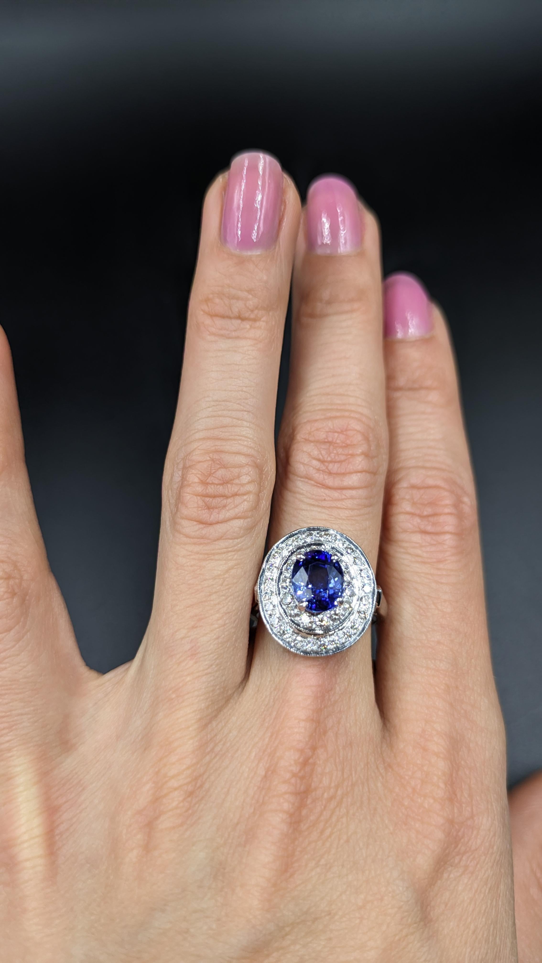 3,20 Karat Blauer Saphir Diamant-Cluster-Ring aus 18 Karat Gold im Angebot 1