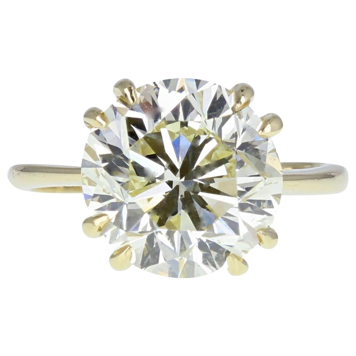 3.20 Carat Brilliant Cut Diamond Gold Solitaire Engagement Ring For Sale
