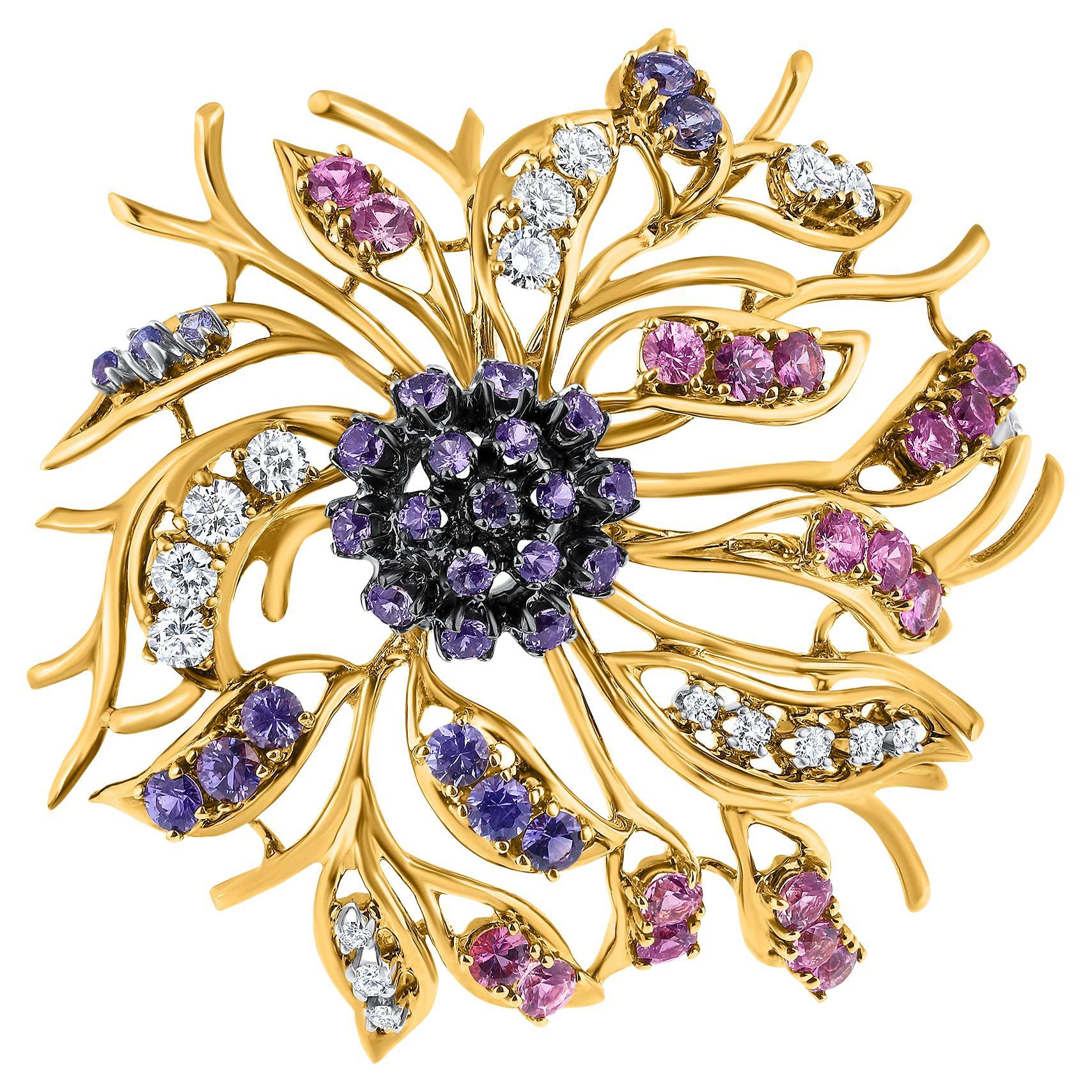 Broche fleur en or jaune 18 carats, diamants de 3,20 carats et saphirs roses et violets en vente