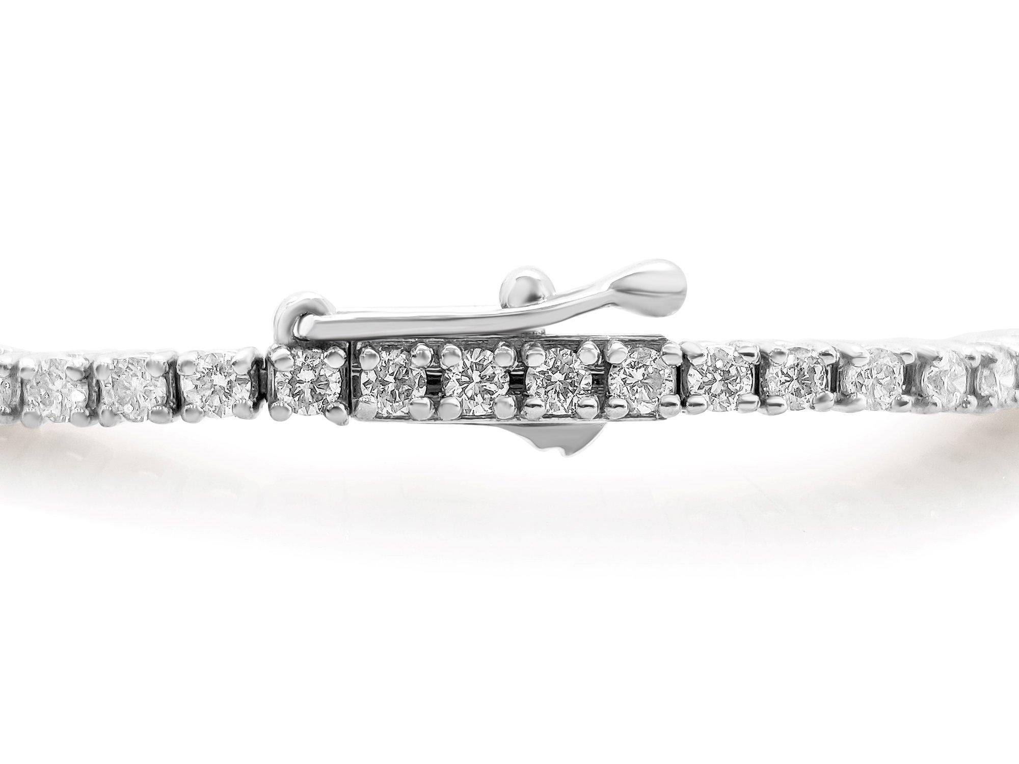 Exclusive diamond tennis bracelet of top quality, E-G Colors and VS1-SI1 clarity.

Side Stones:
___________
Natural Diamonds
Cut: Round Brilliant
Carat: 3.20 cttw / 79 stones
Color: E-G
Clarity: VS1-SI1

Item ships from Israeli Diamonds Exchange,