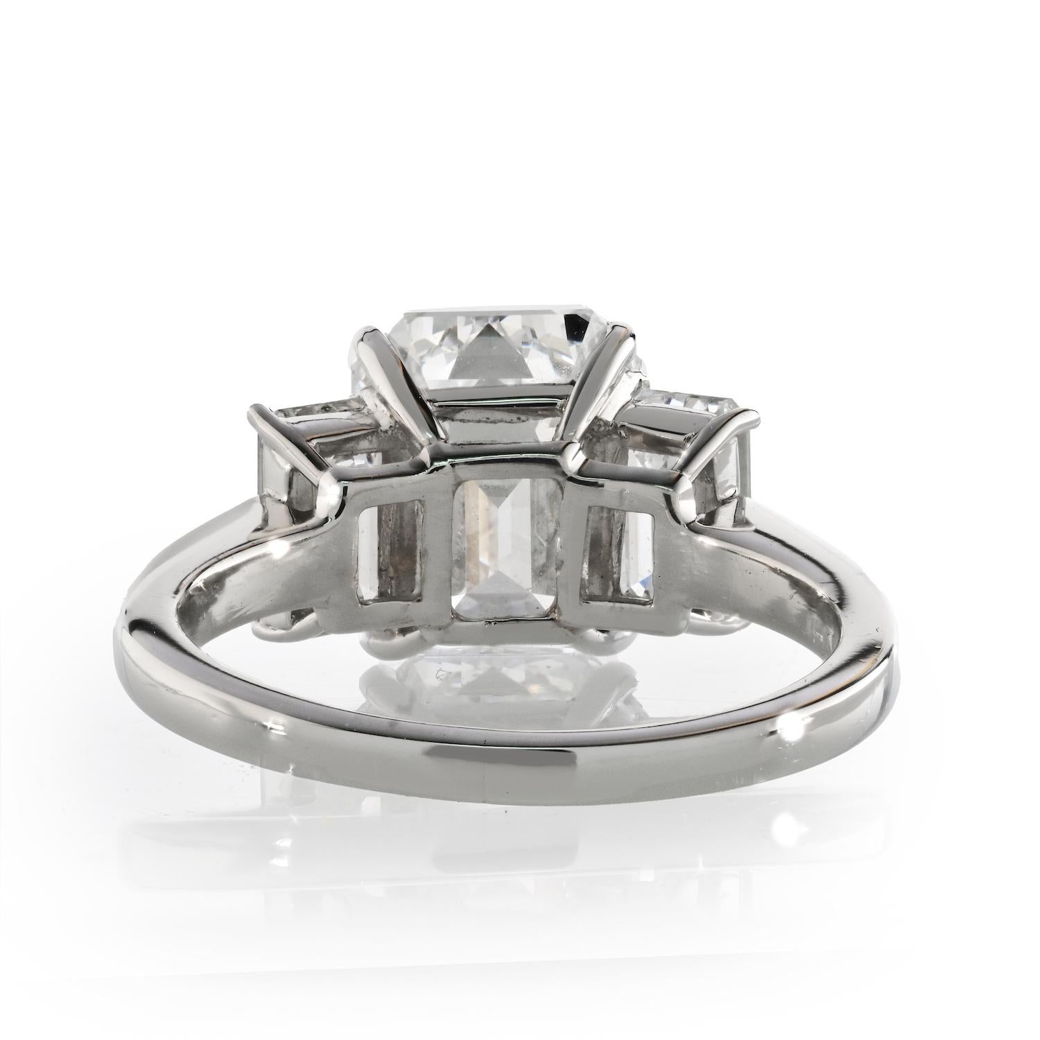 Women's 3.20 Carat Emerald Cut Diamond F/VS1 Three Stone Engagement Ring For Sale