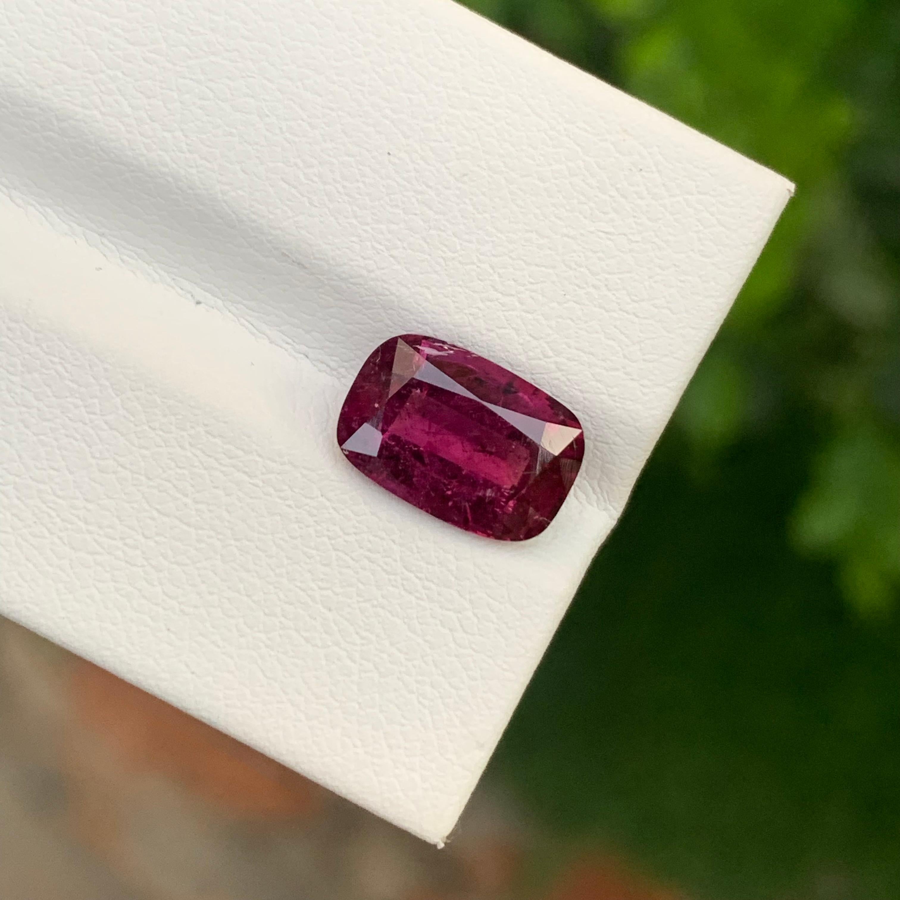 3,20 carati di splendida tormalina rubellite sciolta a forma di cuscino per gioielli in vendita 4