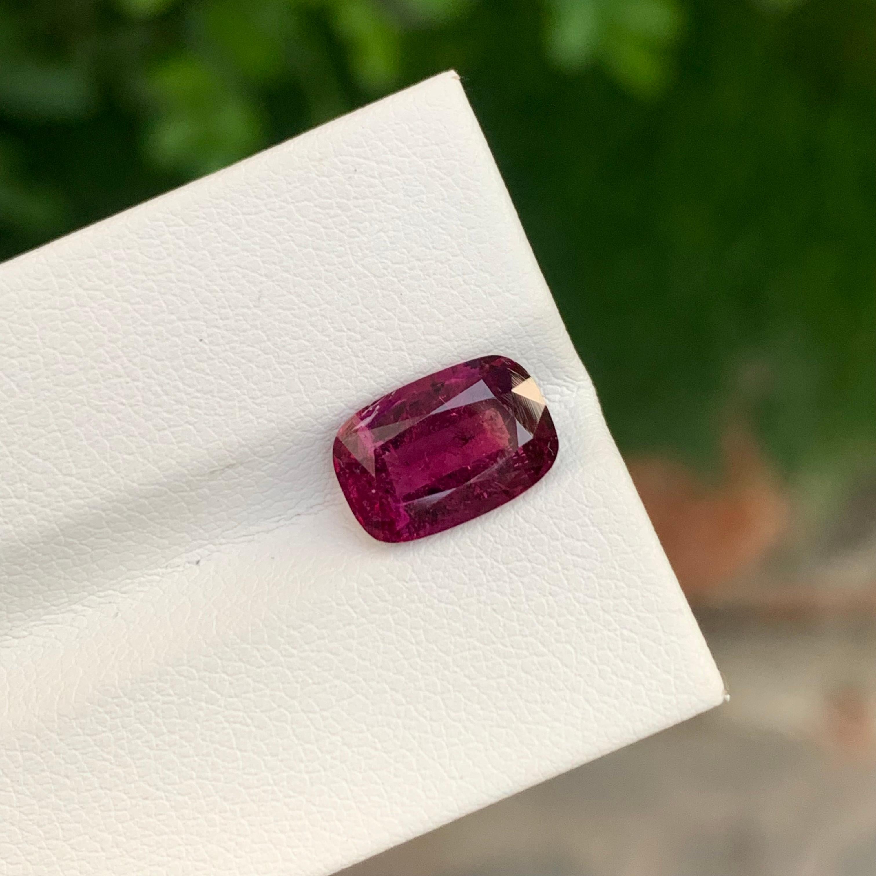 Arts and Crafts 3,20 carati di splendida tormalina rubellite sciolta a forma di cuscino per gioielli in vendita