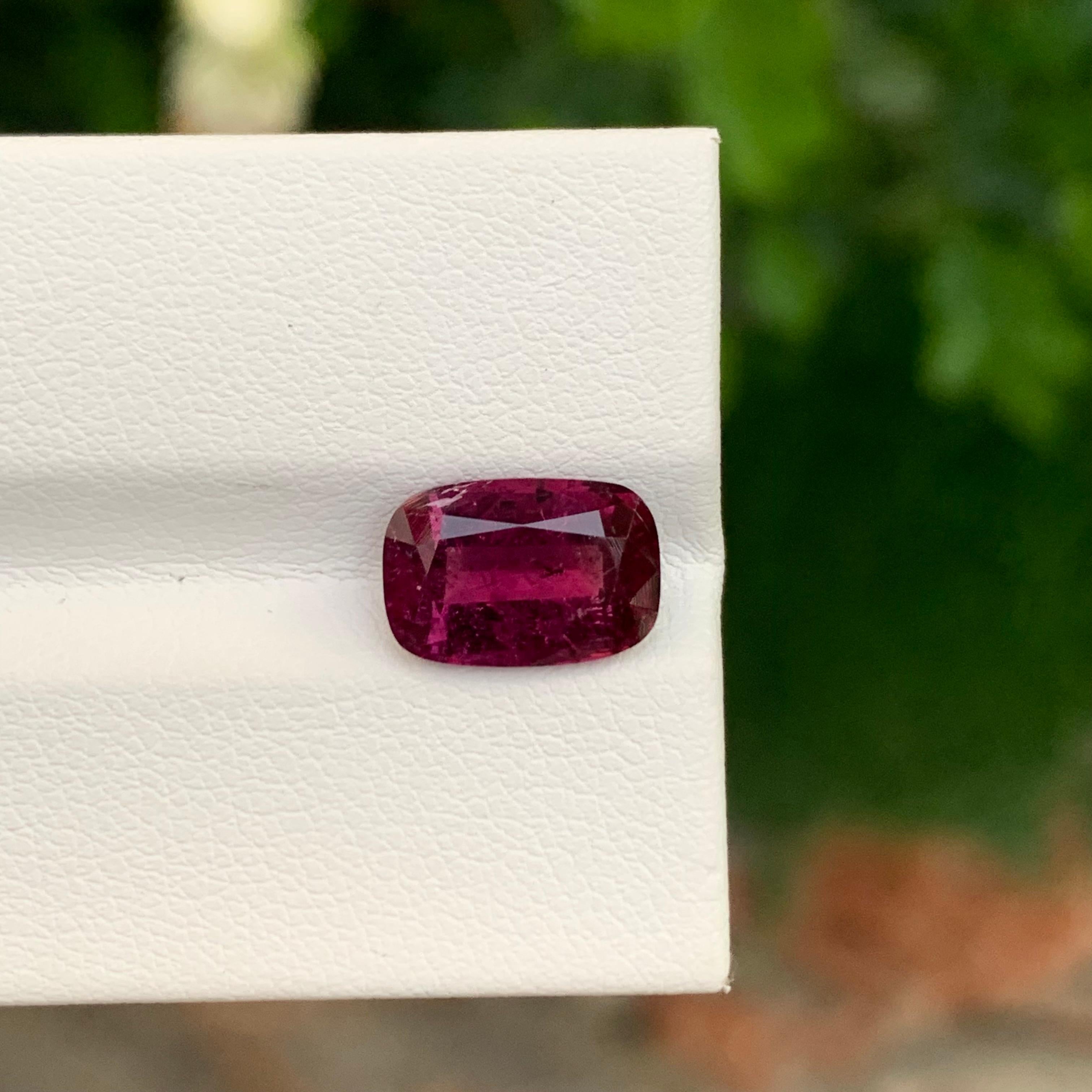 3,20 carati di splendida tormalina rubellite sciolta a forma di cuscino per gioielli in vendita 1