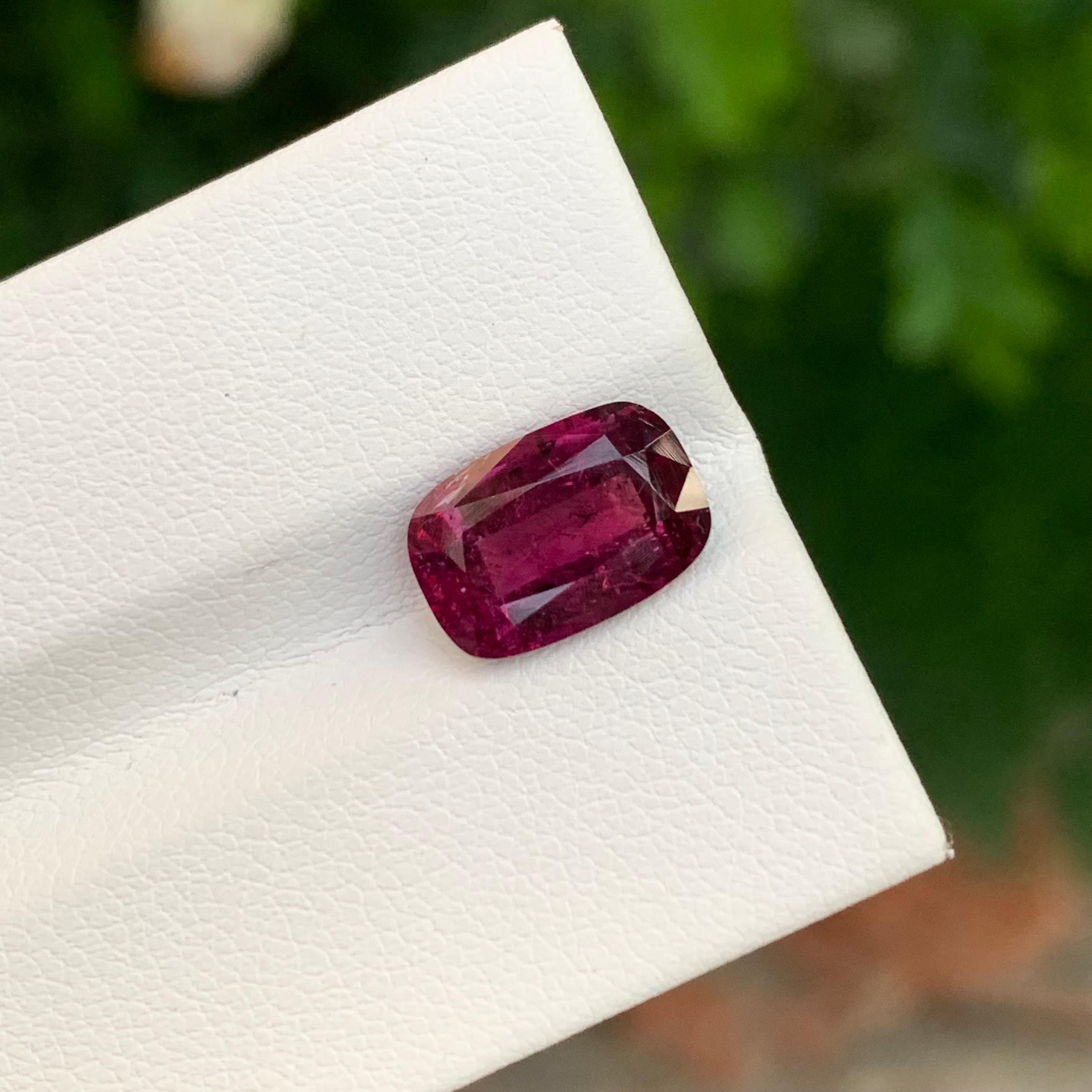 3,20 carati di splendida tormalina rubellite sciolta a forma di cuscino per gioielli in vendita 2