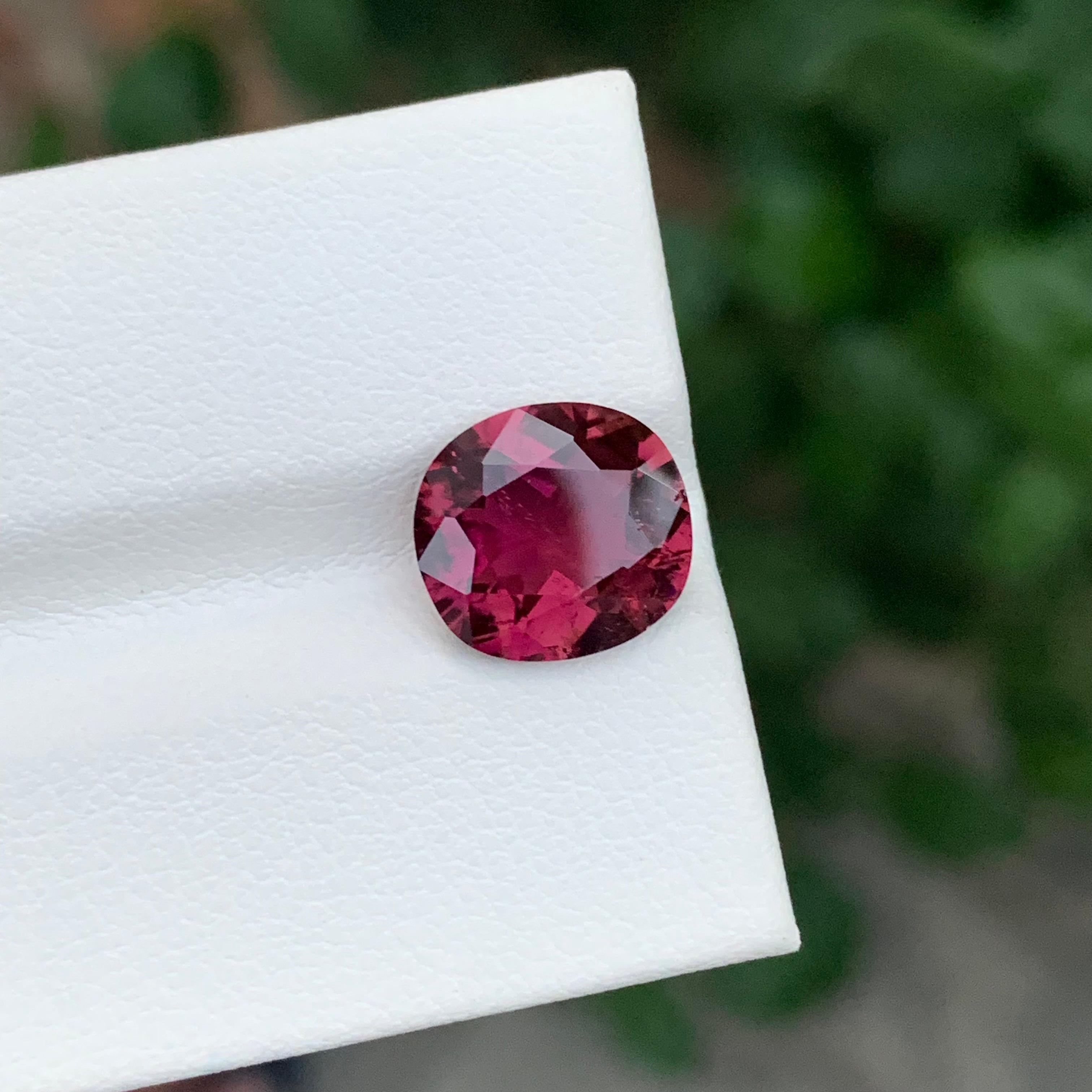 Rubellit Turmalin facettiert

Gewicht: 3,20 Karat
Abmessung: 10.2 x 9.5 x 5.2 Mm
Farbe: Kastanienbraun 
Behandlung: Nicht
Zertifikat: Auf Kundenwunsch
Die Form: Kissen 


Der Turmalin ist ein faszinierender Edelstein, der für seine bemerkenswerte
