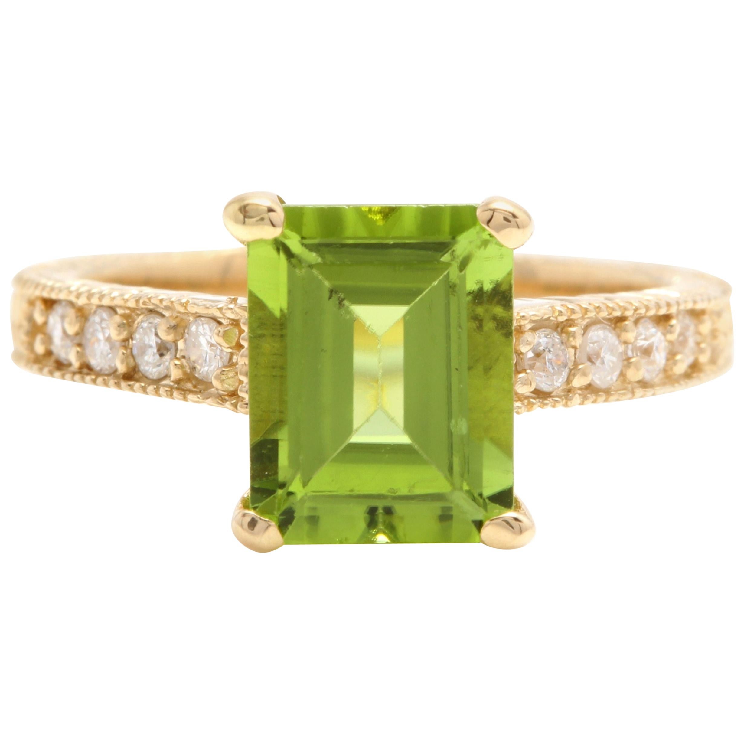 3.20 Carat Impressive Natural Peridot and Diamond 14 Karat Yellow Gold Ring