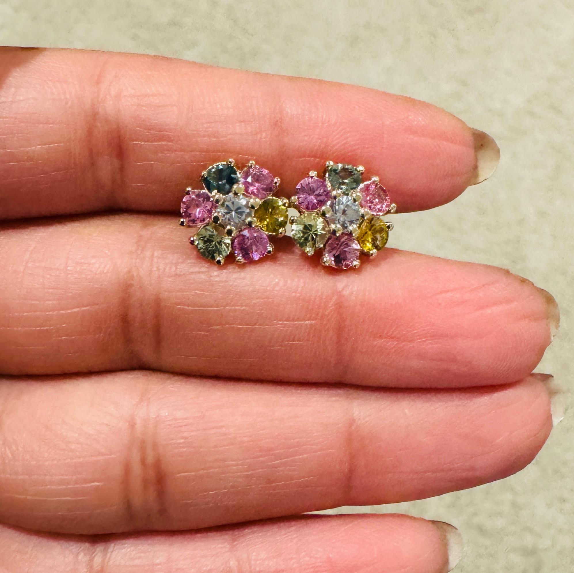 Round Cut 3.20 Carat Multi-Color Sapphire Yellow Gold Stud Earrings For Sale