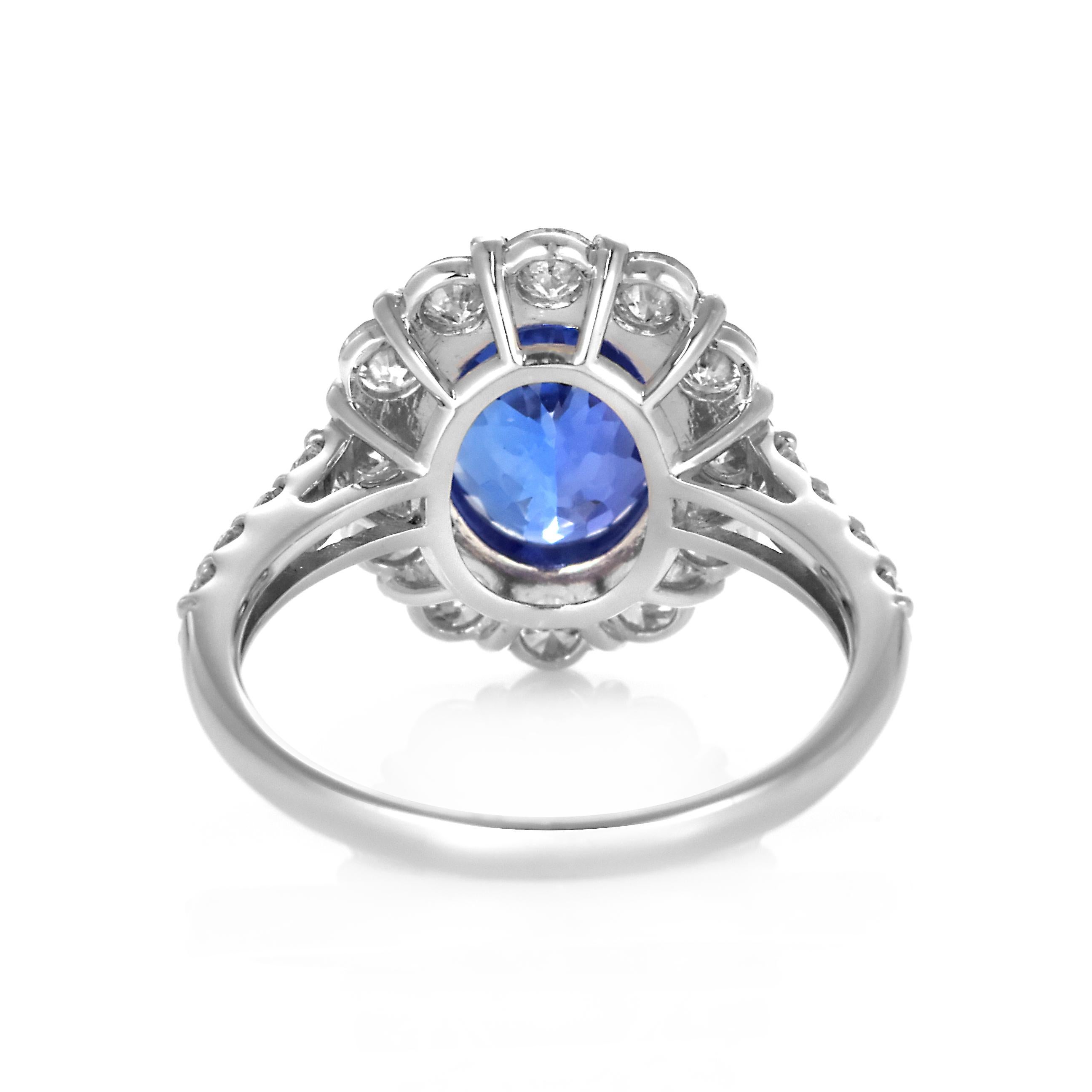 3.20 Carat Natural 'AAA' Tanzanite and Diamond Ring Made in Platinum For Sale 7