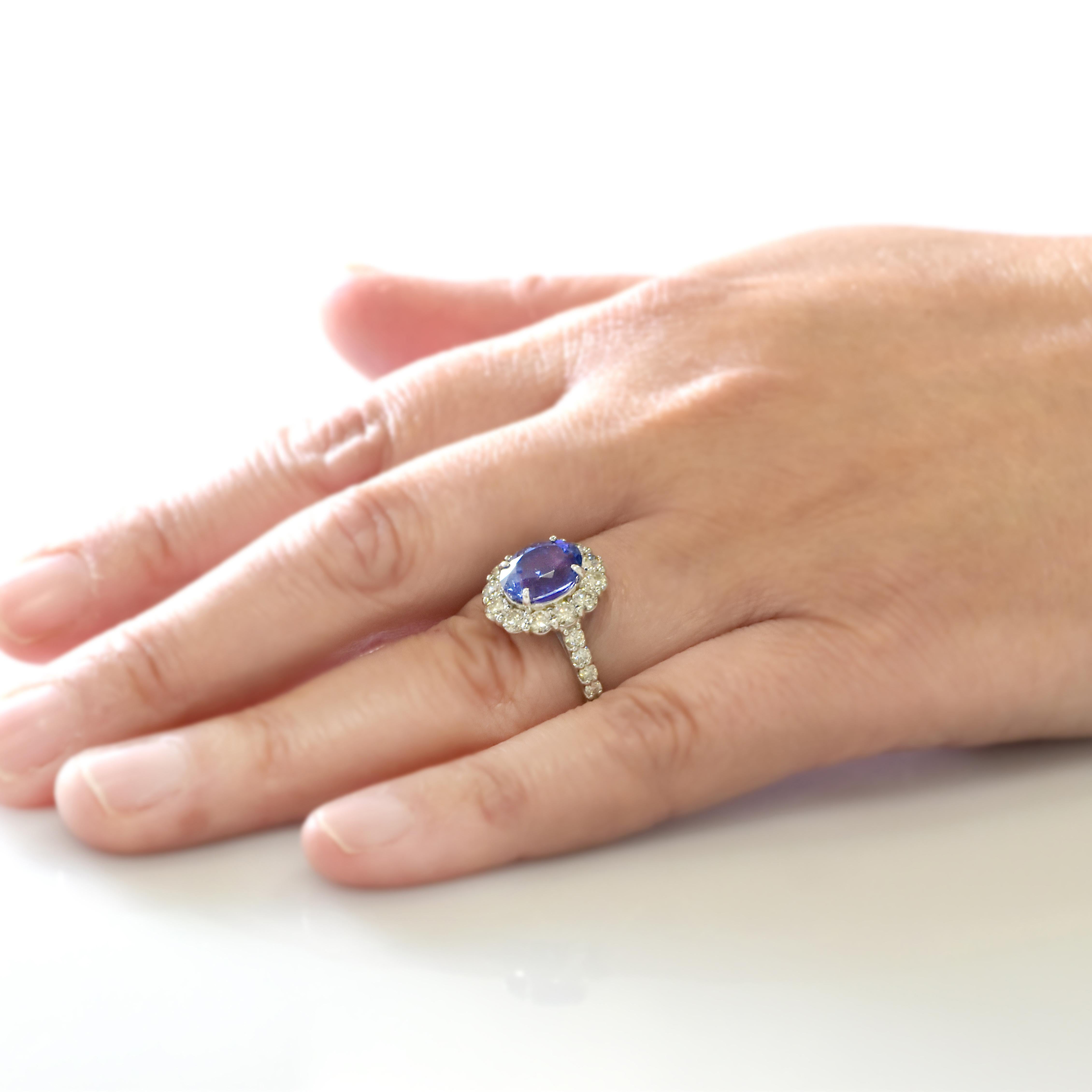 3.20 Carat Natural 'AAA' Tanzanite and Diamond Ring Made in Platinum For Sale 1