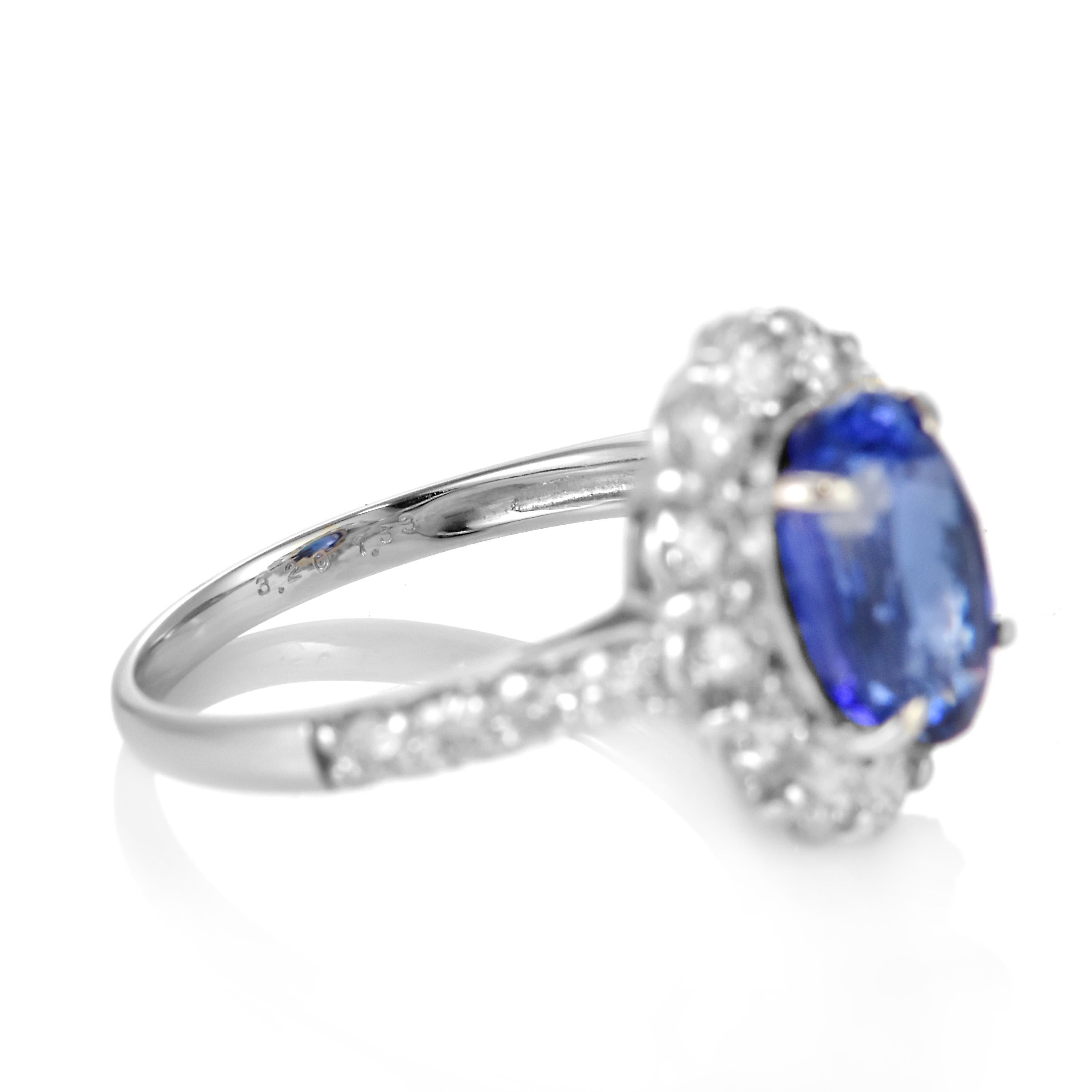 3.20 Carat Natural 'AAA' Tanzanite and Diamond Ring Made in Platinum For Sale 2