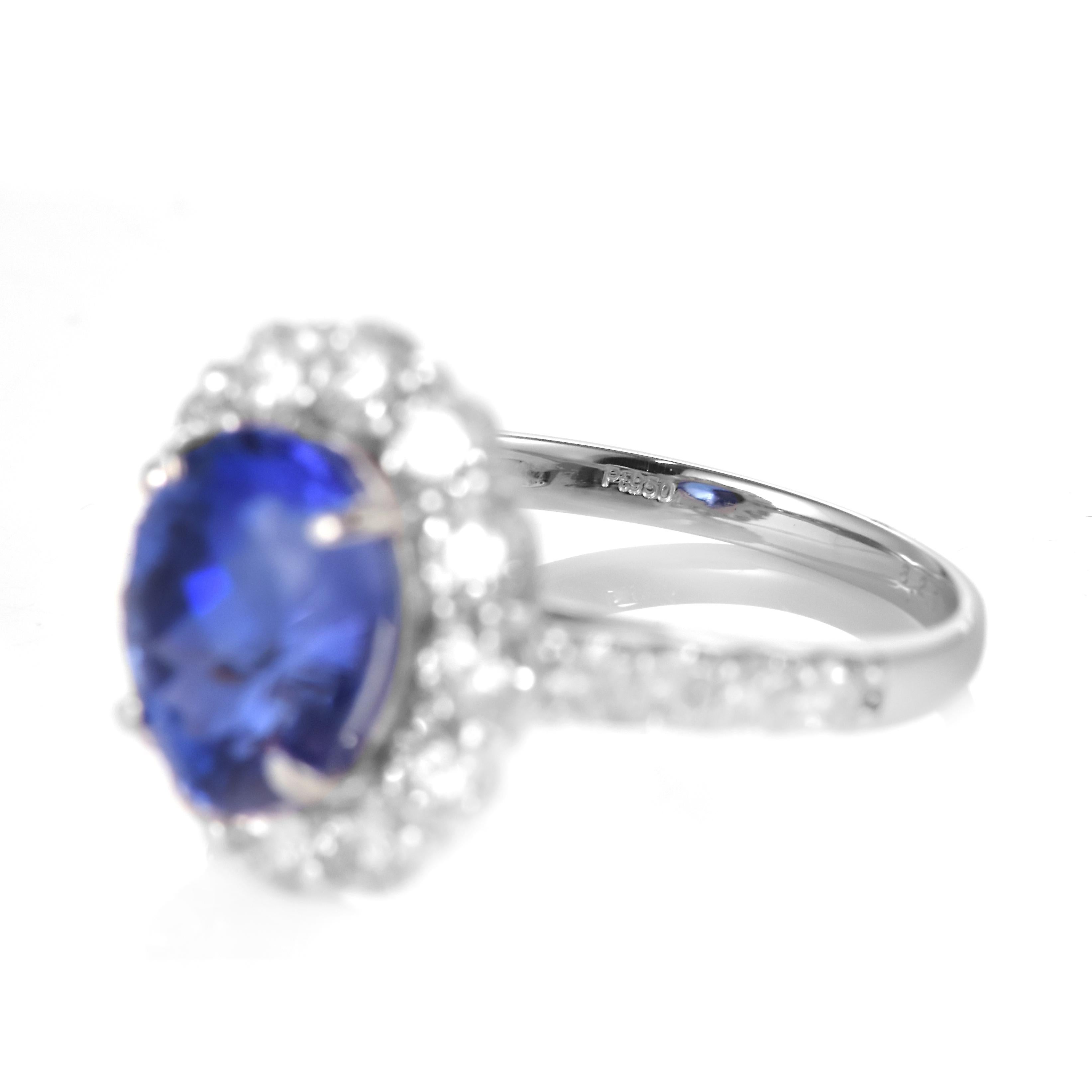 3.20 Carat Natural 'AAA' Tanzanite and Diamond Ring Made in Platinum For Sale 3