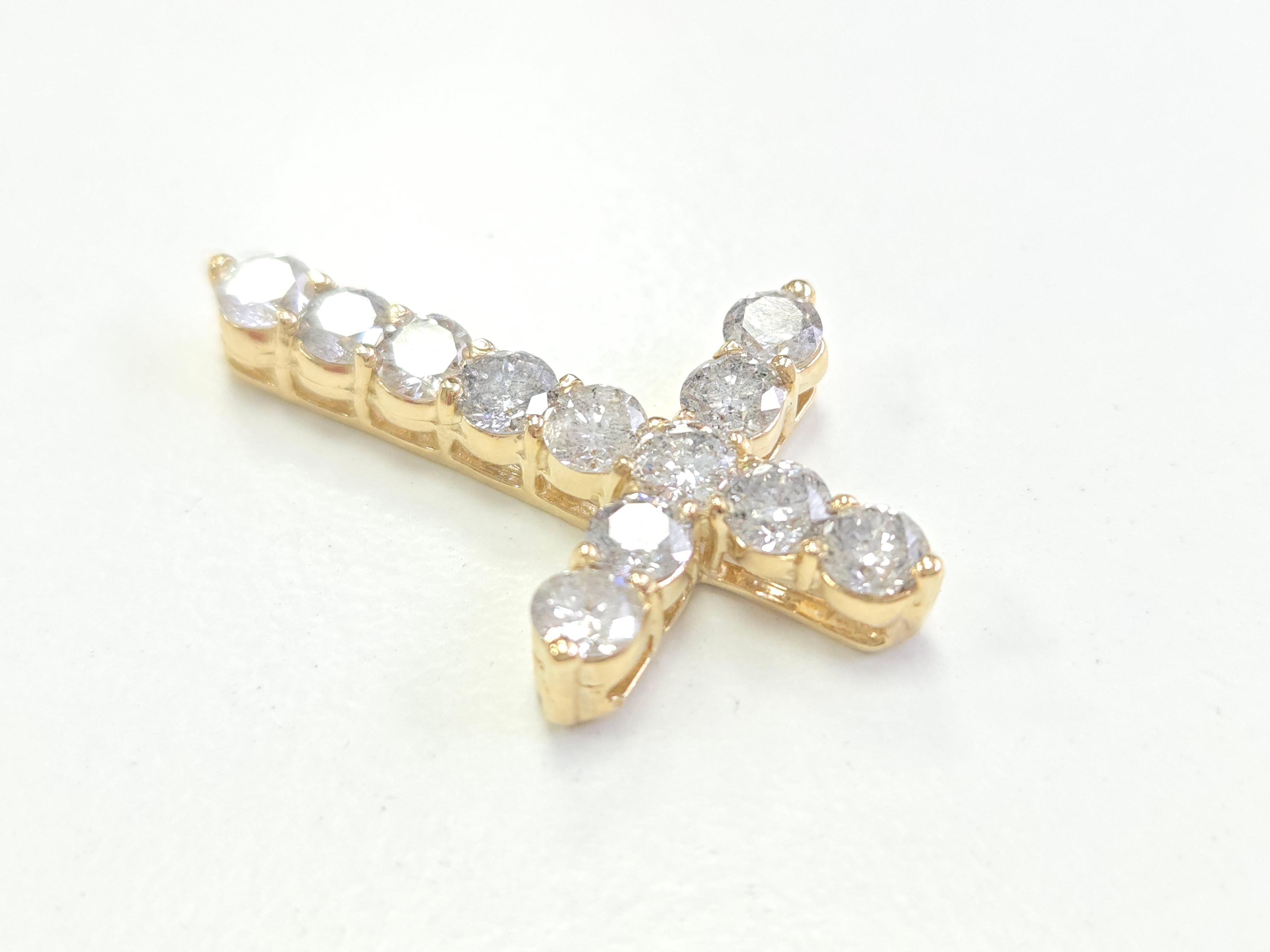Impresionante Colgante Cruz de Diamante Natural de 3,20 Quilates en Oro Amarillo de 14K

Este elegante colgante en forma de cruz tiene 3,20 quilates de diamantes naturales, engastados en oro amarillo de 14 quilates para un aspecto lujoso. Los