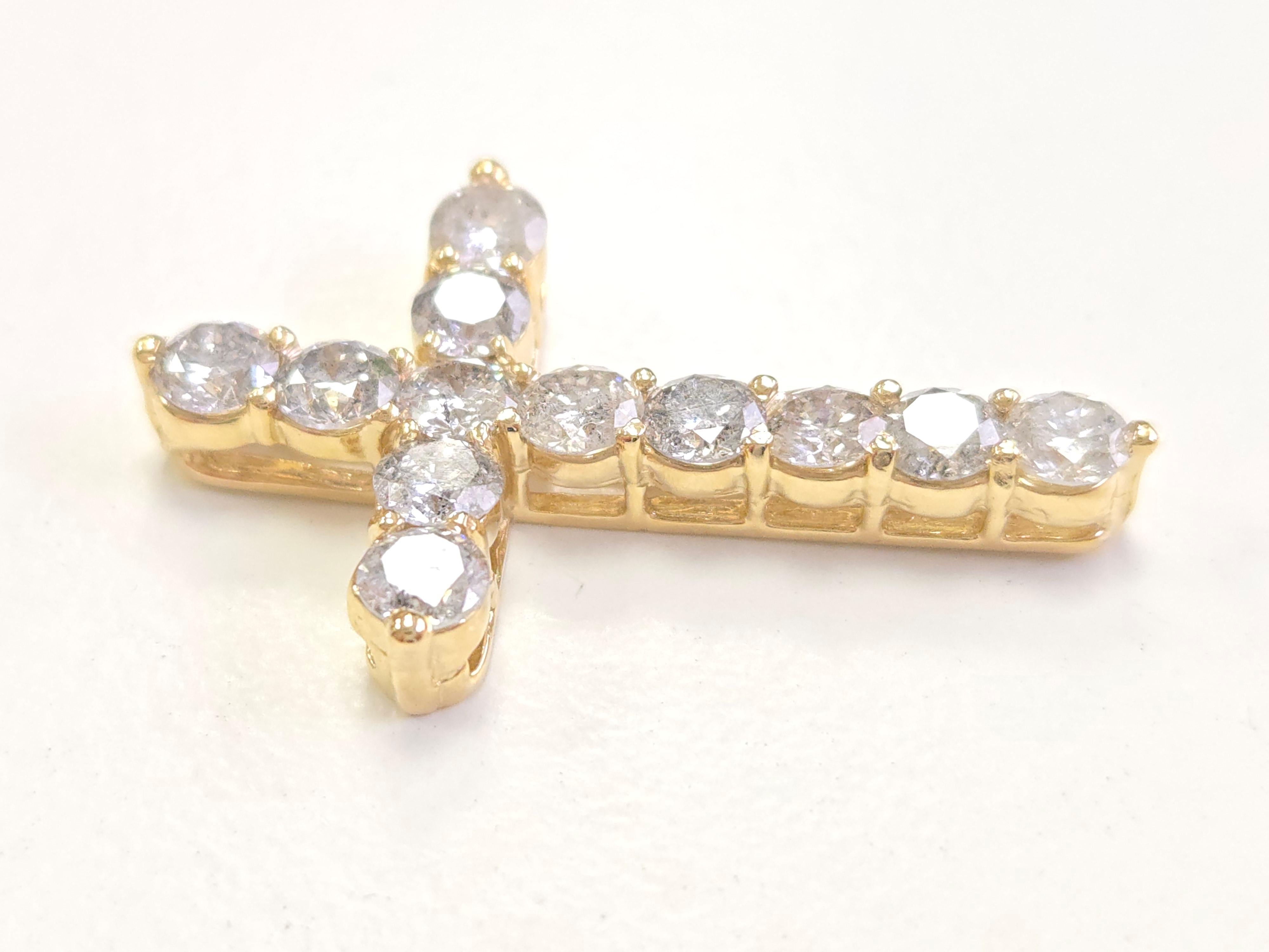 Colgante Cruz Diamante Natural 3.20 Quilates Oro Amarillo 14 Kilates Corte redondo en venta