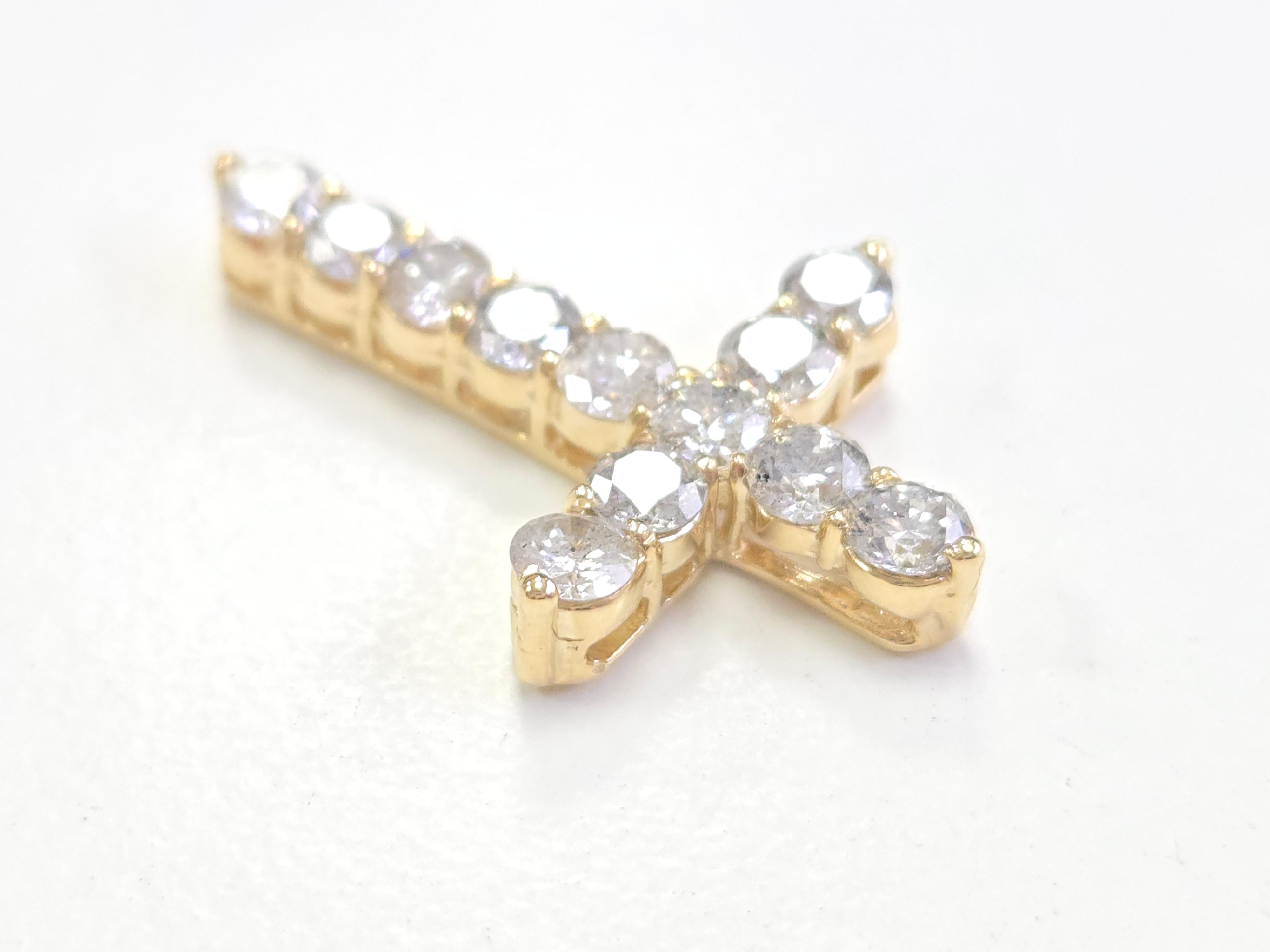 Femenino o masculino Colgante Cruz Diamante Natural 3.20 Quilates Oro Amarillo 14 Kilates en venta