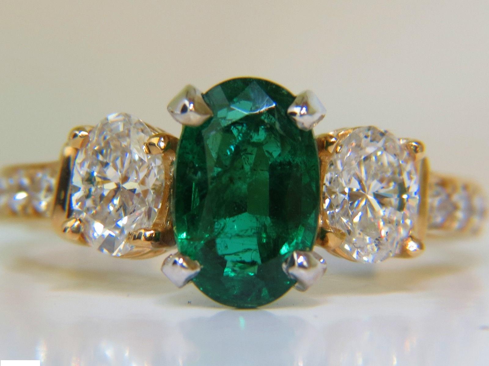 3.20 Carat Natural Emerald Diamond Ring Classic 3 14 Karat A+ Zambia In New Condition In New York, NY