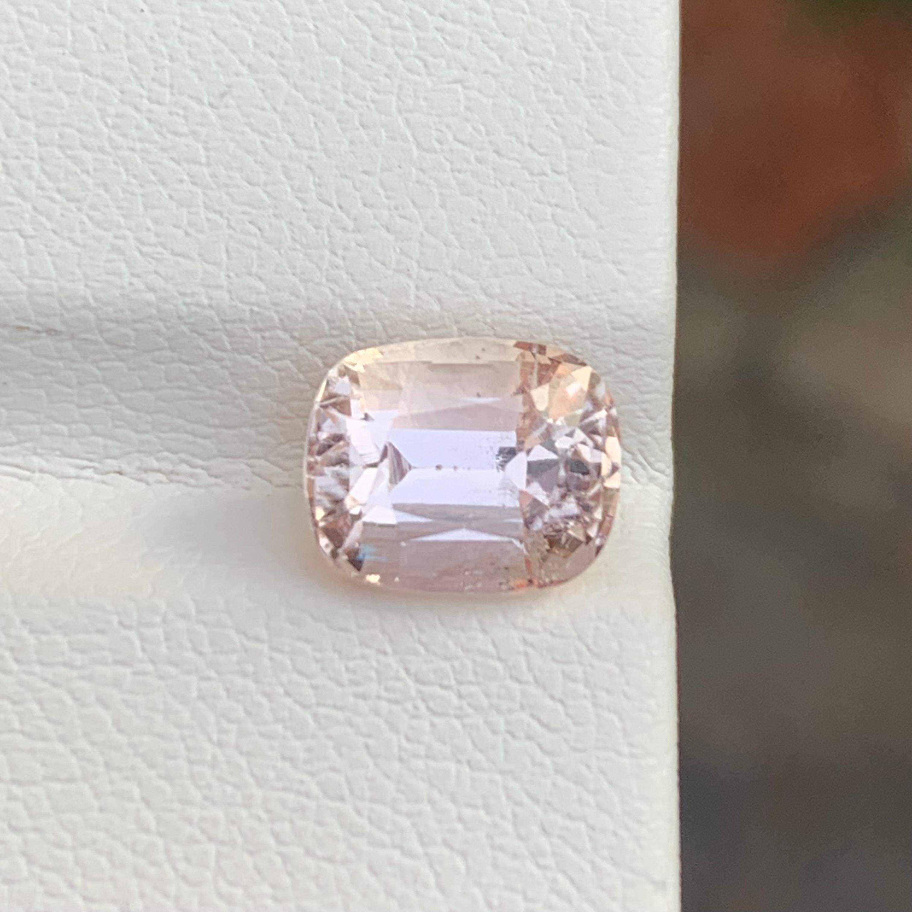 Topaze impériale non sertie de 3,20 carats en forme de coussin pour la fabrication de bijoux en vente 4