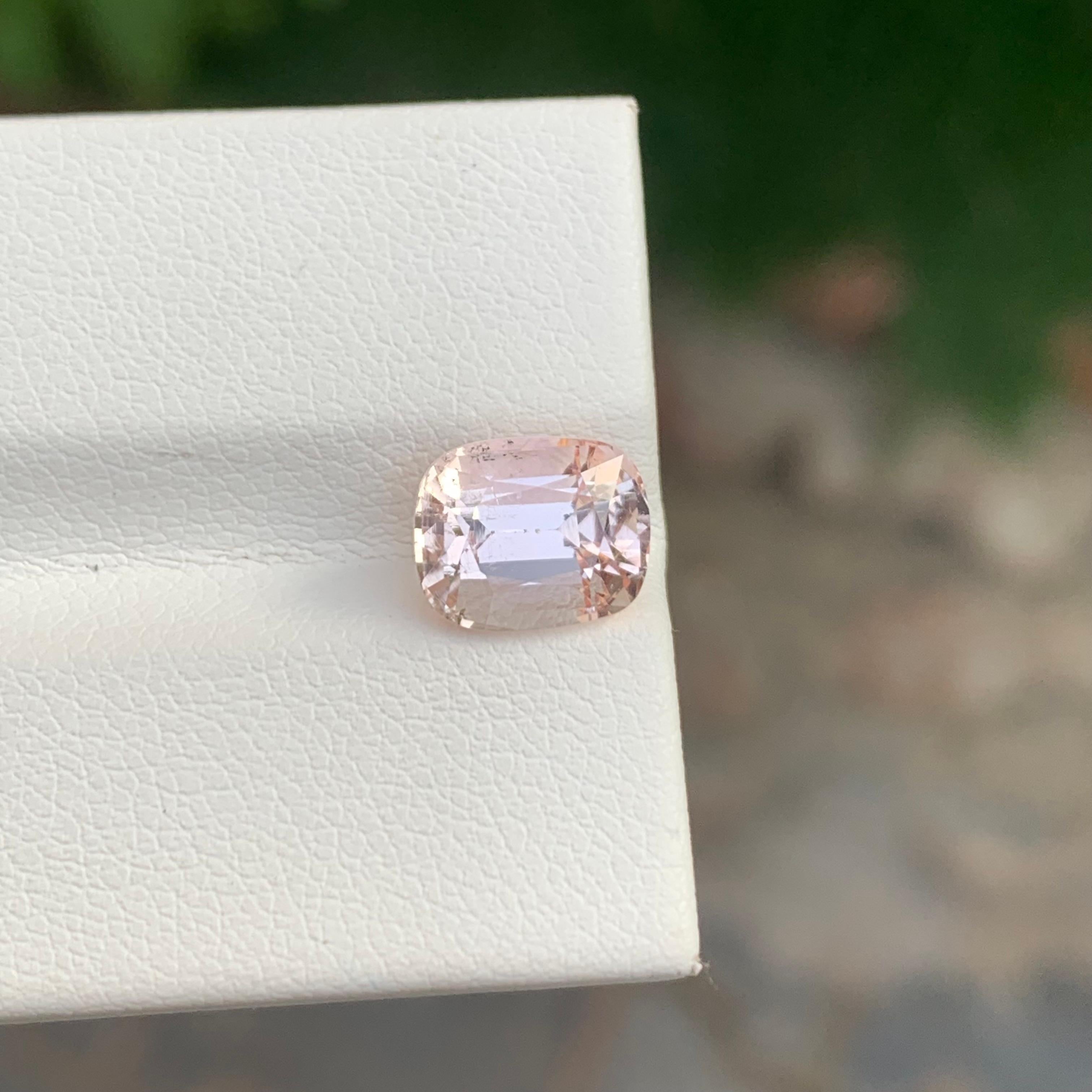 Topaze impériale facettée
Poids : 3,20 carats
Dimension : 9,8 x 7,2 x 6 mm 
Origine : Katlang Pakistan
Forme : Coussin
Couleur ; Impérial doré et rose
Traitement : Non
Certificat : Sur demande

La topaze impériale encourage les limites saines et