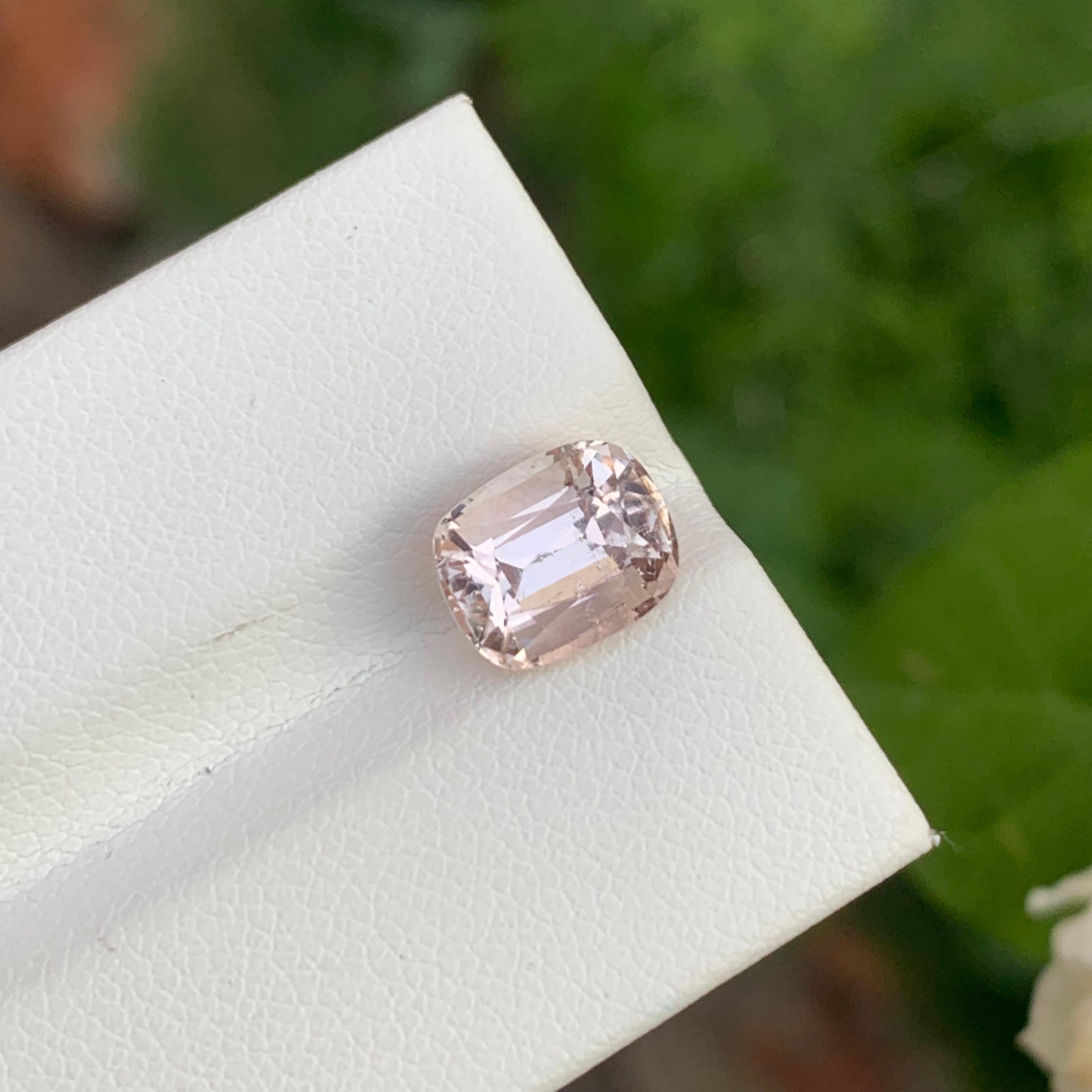 Topaze impériale non sertie de 3,20 carats en forme de coussin pour la fabrication de bijoux Unisexe en vente