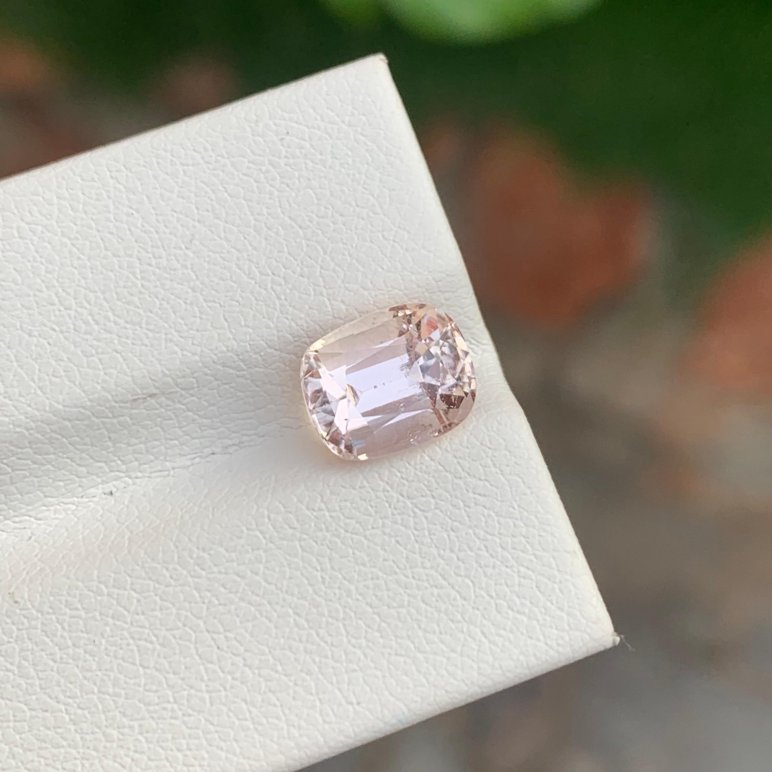 Topaze impériale non sertie de 3,20 carats en forme de coussin pour la fabrication de bijoux en vente 1