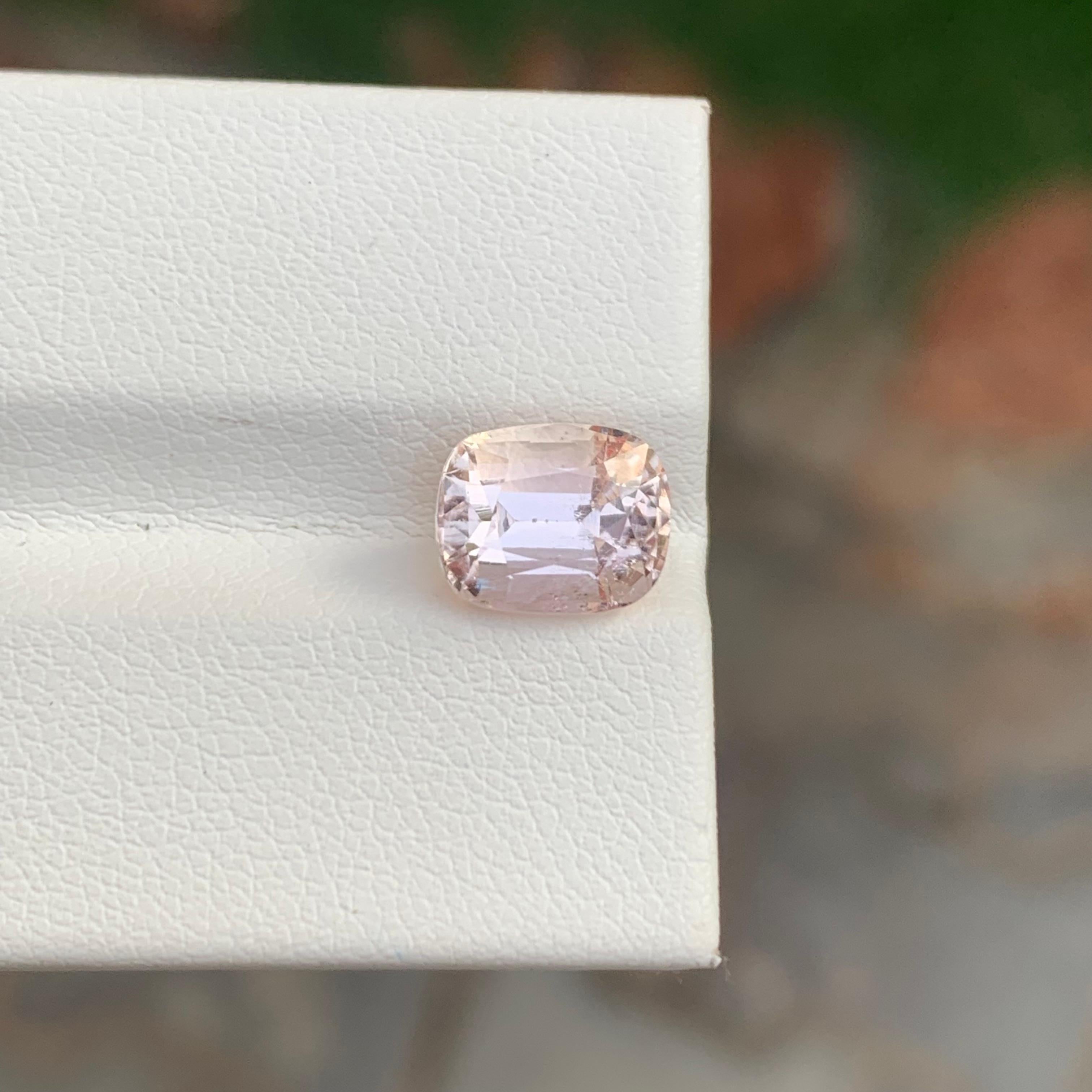 Topaze impériale non sertie de 3,20 carats en forme de coussin pour la fabrication de bijoux en vente 2