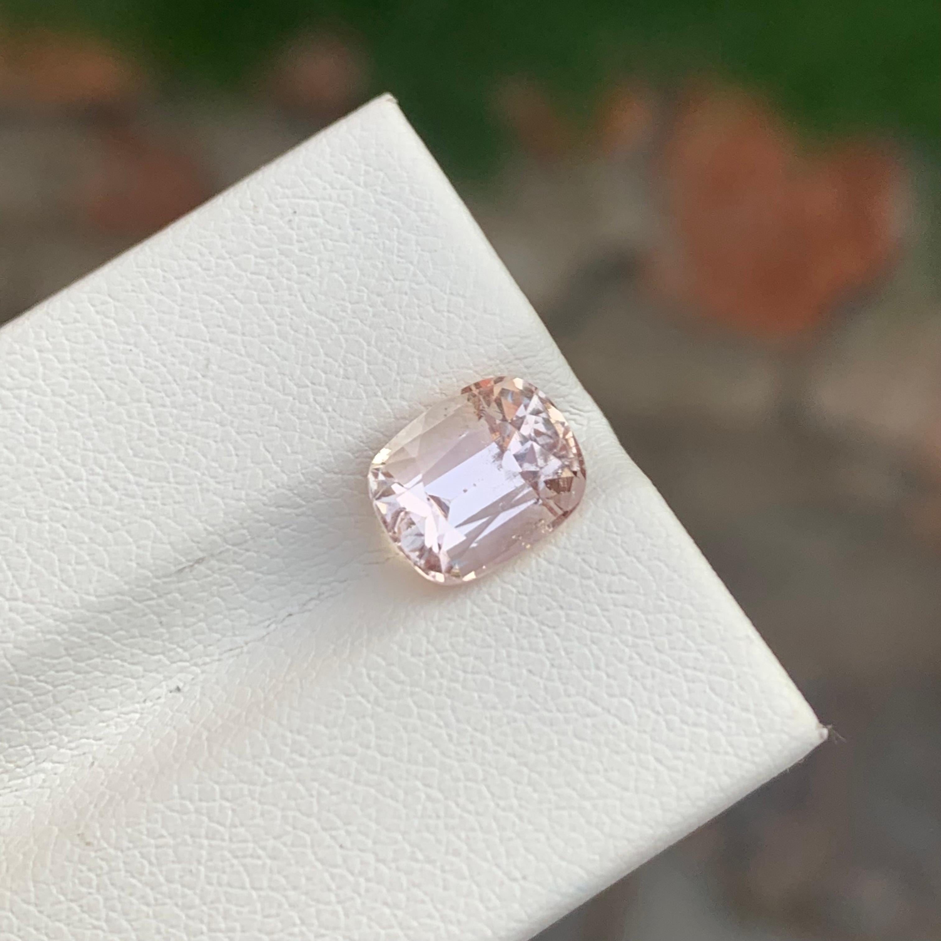Topaze impériale non sertie de 3,20 carats en forme de coussin pour la fabrication de bijoux en vente 3