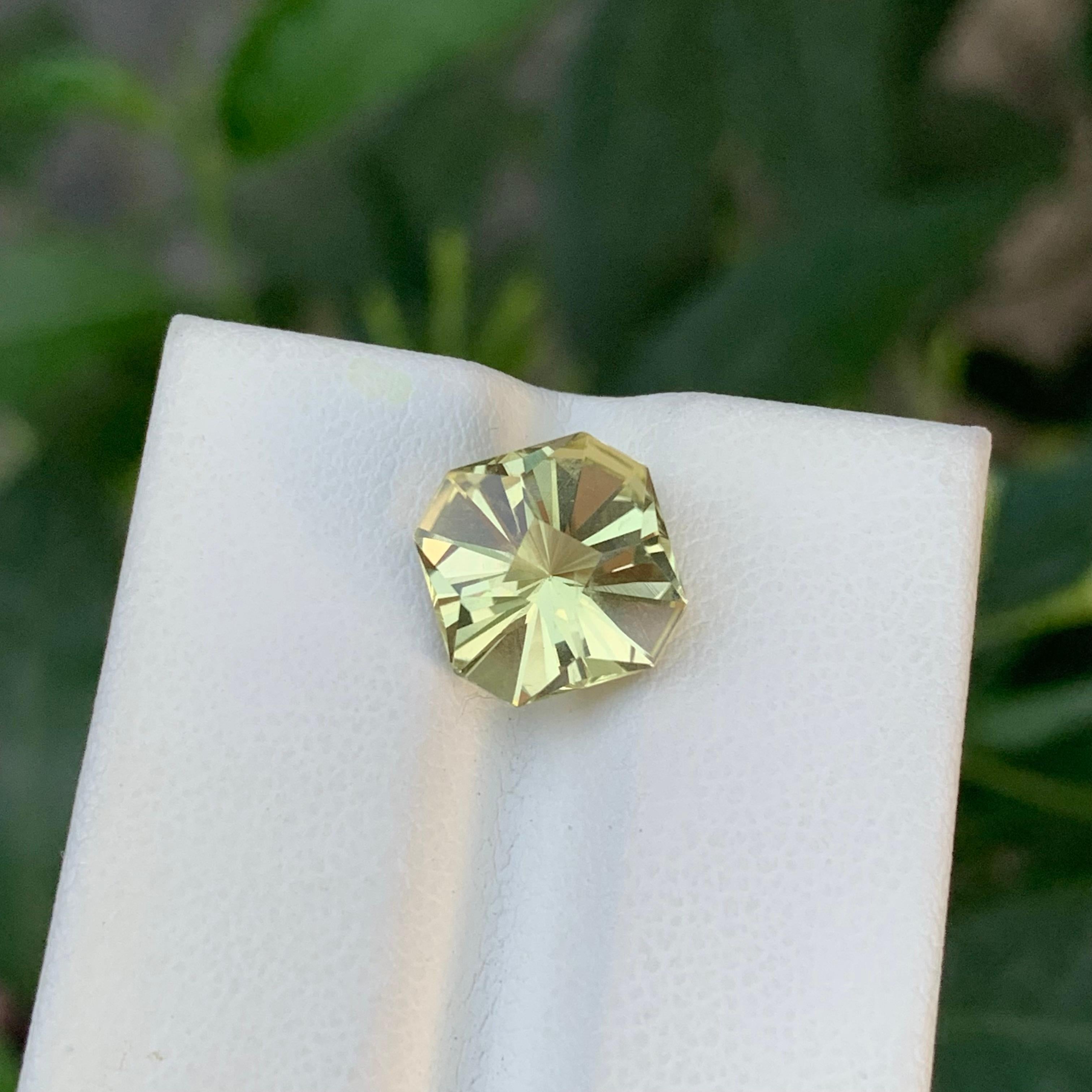 Taille carrée Pierre précieuse de forme carrée en quartz citron naturel non serti de 3,20 carats en vente