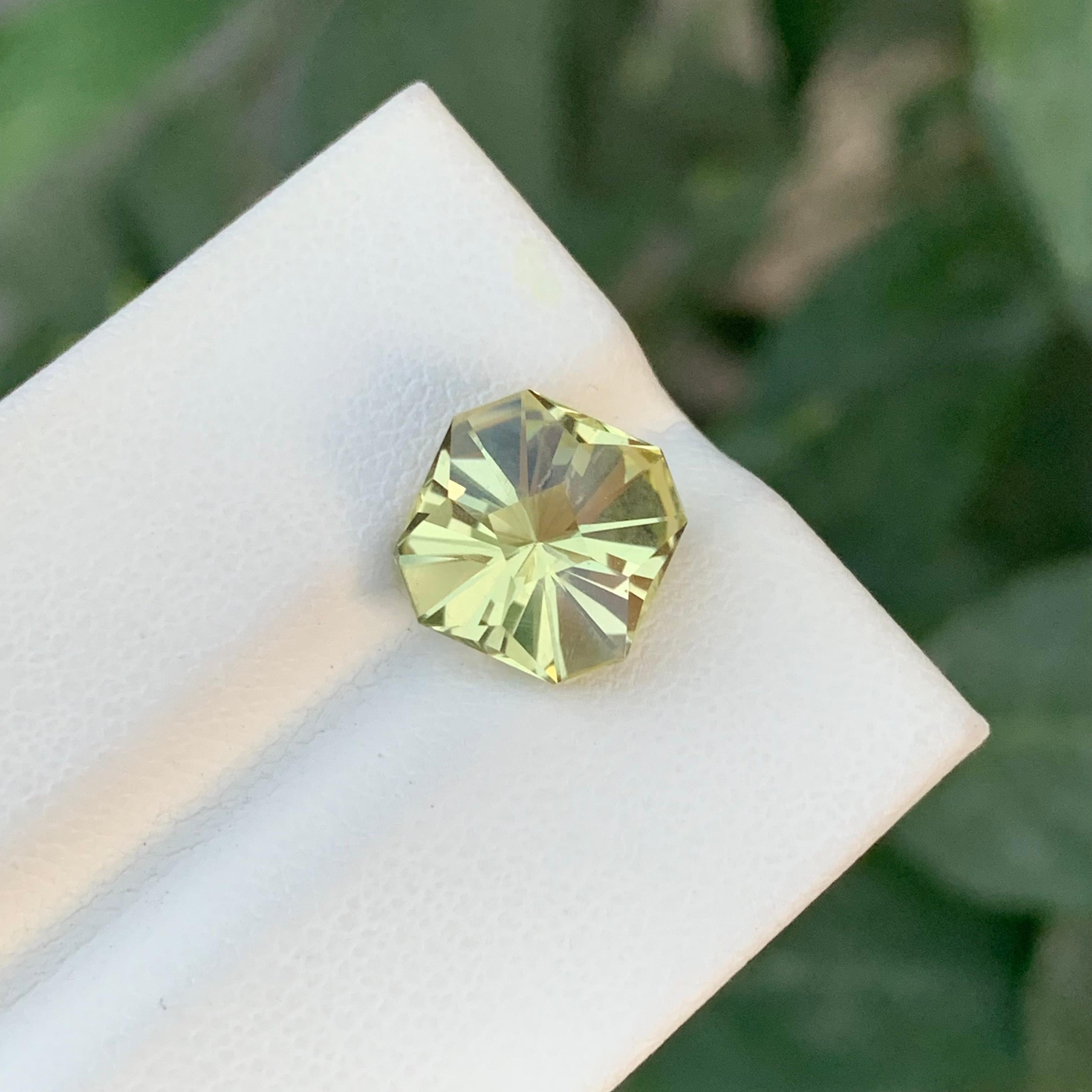 Pierre précieuse de forme carrée en quartz citron naturel non serti de 3,20 carats Unisexe en vente