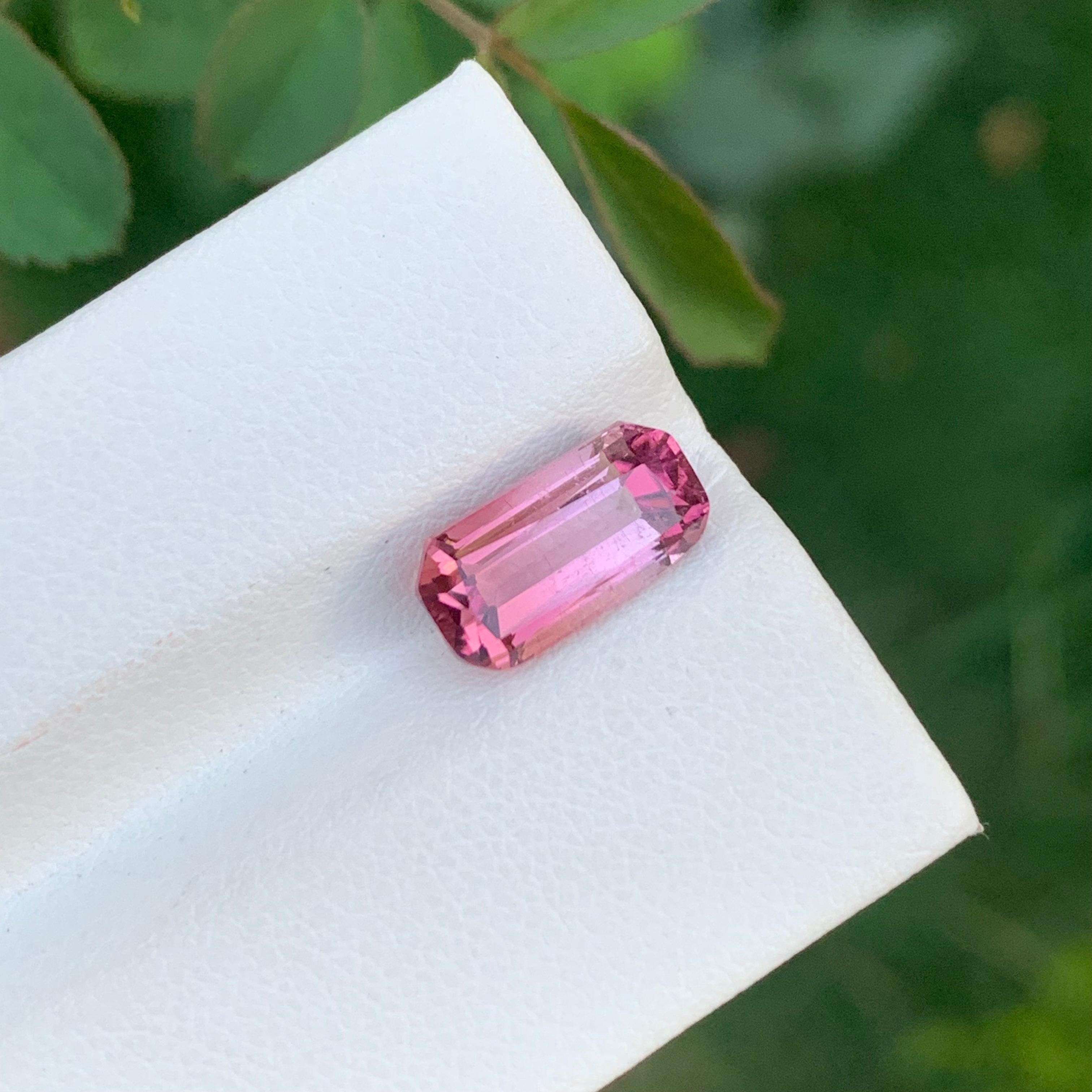 Tourmaline rose naturelle non sertie de 3,20 carats de forme coussin longue pour bijoux en vente 2