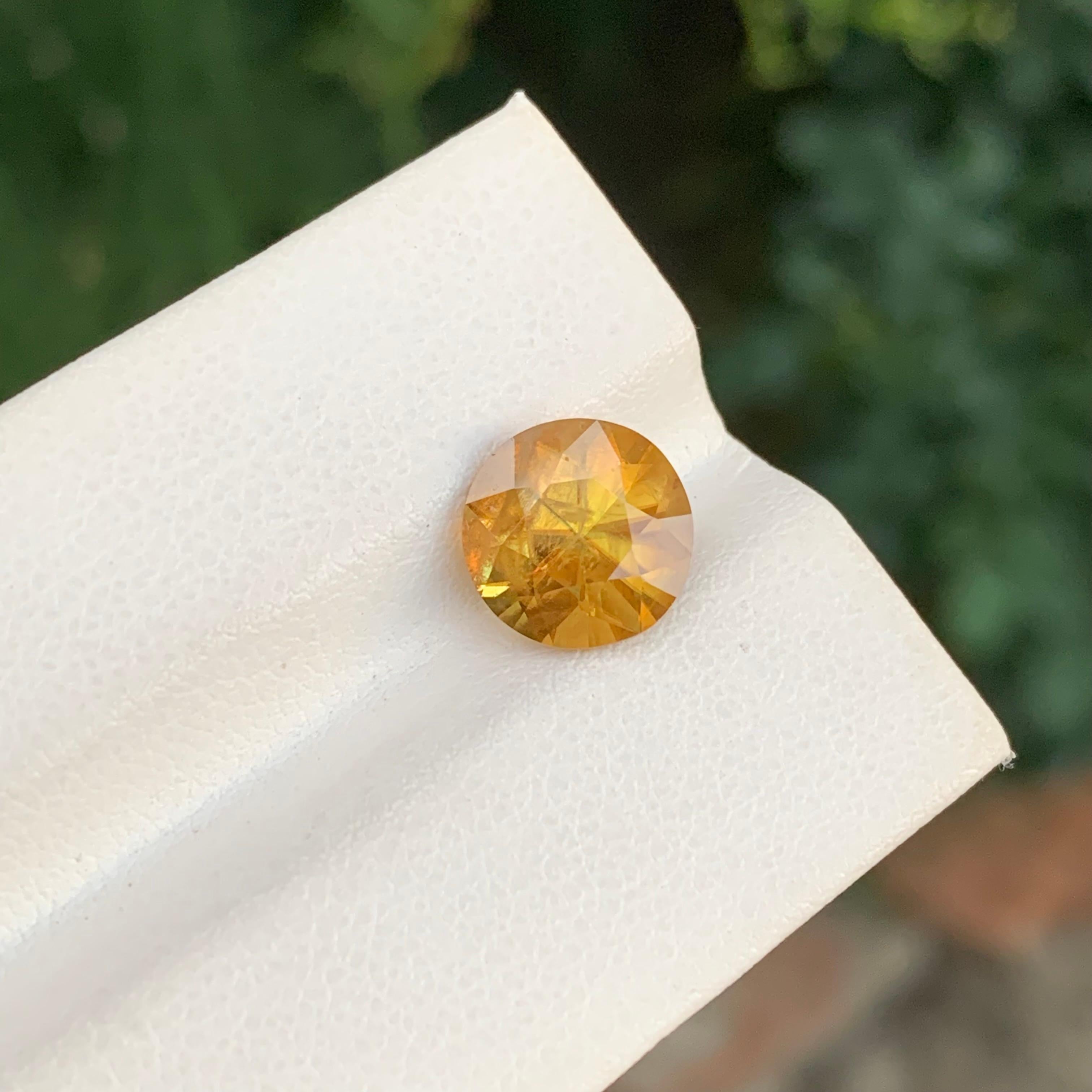 3,20 Karat natürlicher loser Sphene/Titanit runde Form Edelstein im Zustand „Neu“ im Angebot in Peshawar, PK