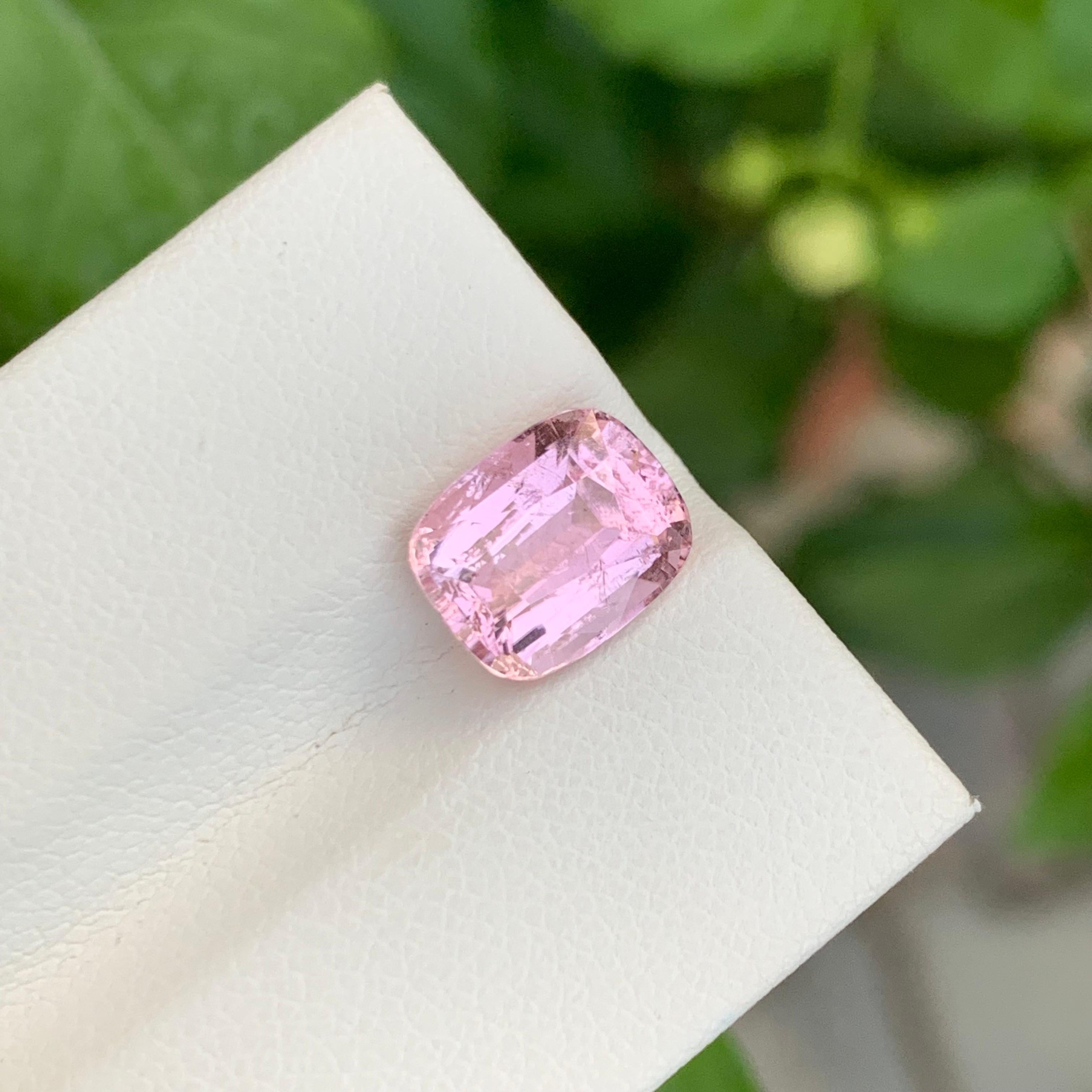 3,20 Karat natürlicher rosa loser Turmalin in Kissenform in Kissenform für Schmuck (Arts and Crafts) im Angebot
