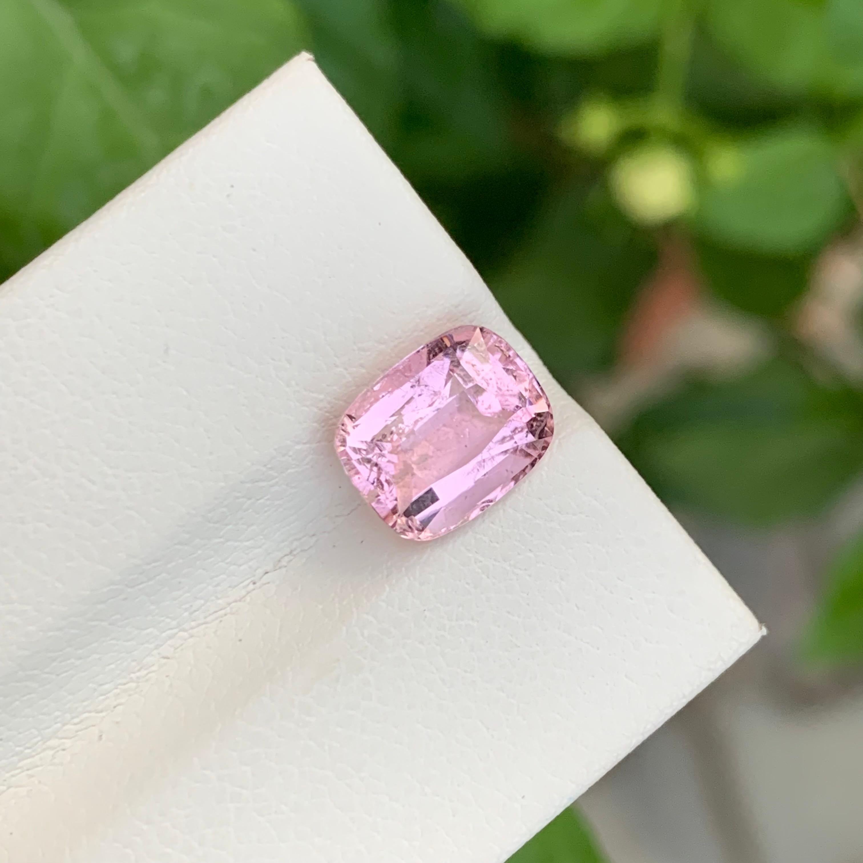 3,20 Karat natürlicher rosa loser Turmalin in Kissenform in Kissenform für Schmuck (Kissenschliff) im Angebot