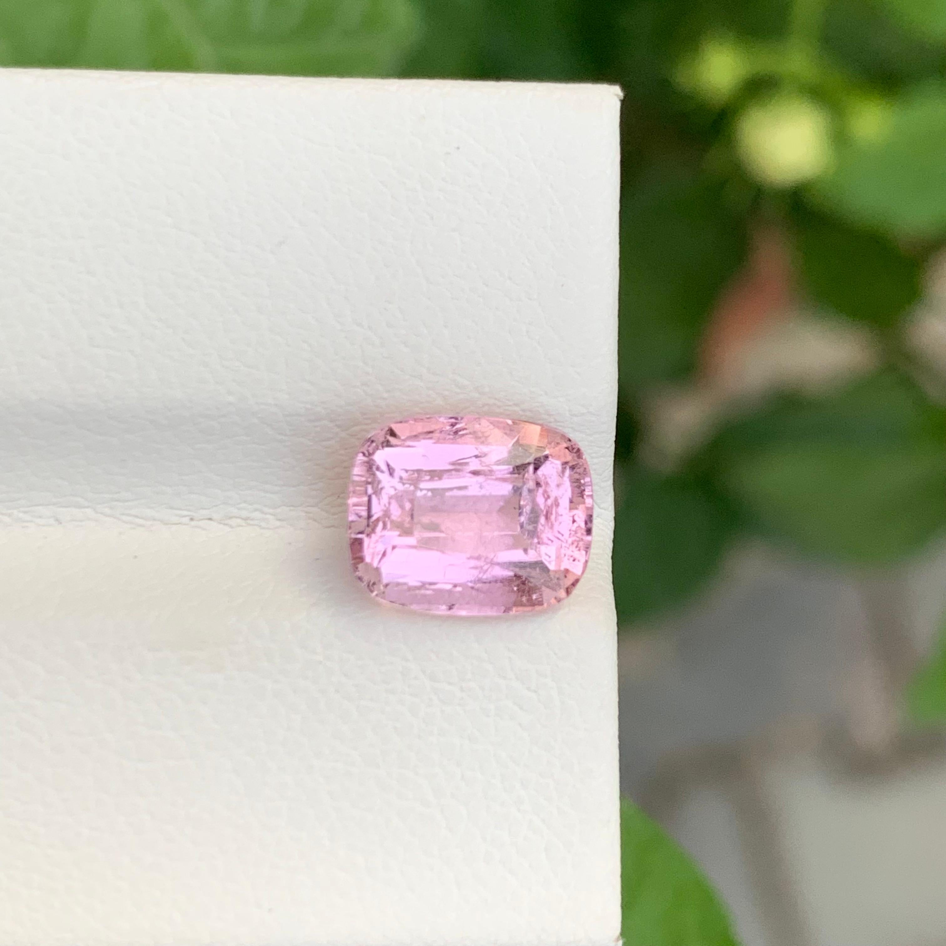 3,20 Karat natürlicher rosa loser Turmalin in Kissenform in Kissenform für Schmuck für Damen oder Herren im Angebot