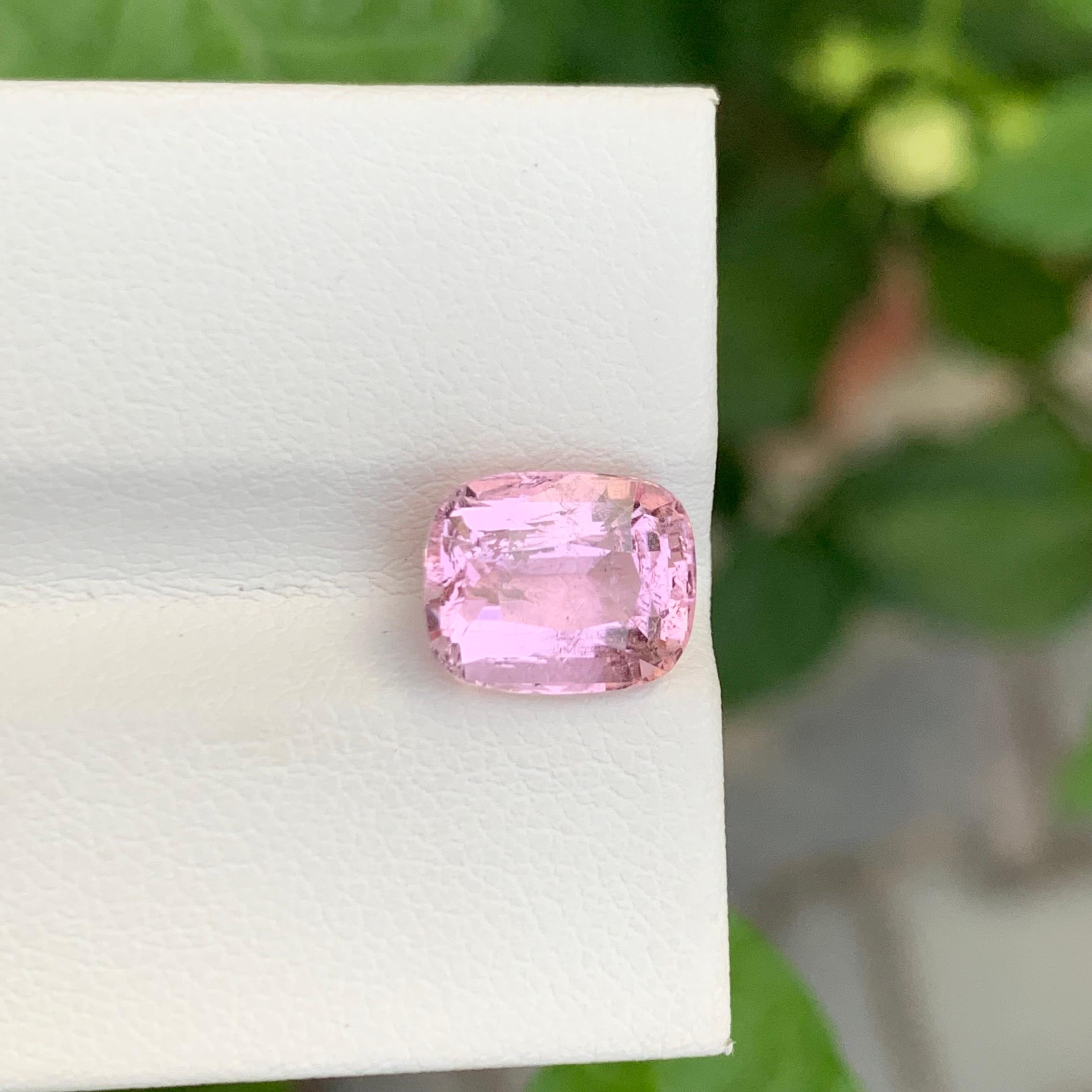 3,20 Karat natürlicher rosa loser Turmalin in Kissenform in Kissenform für Schmuck im Angebot 1