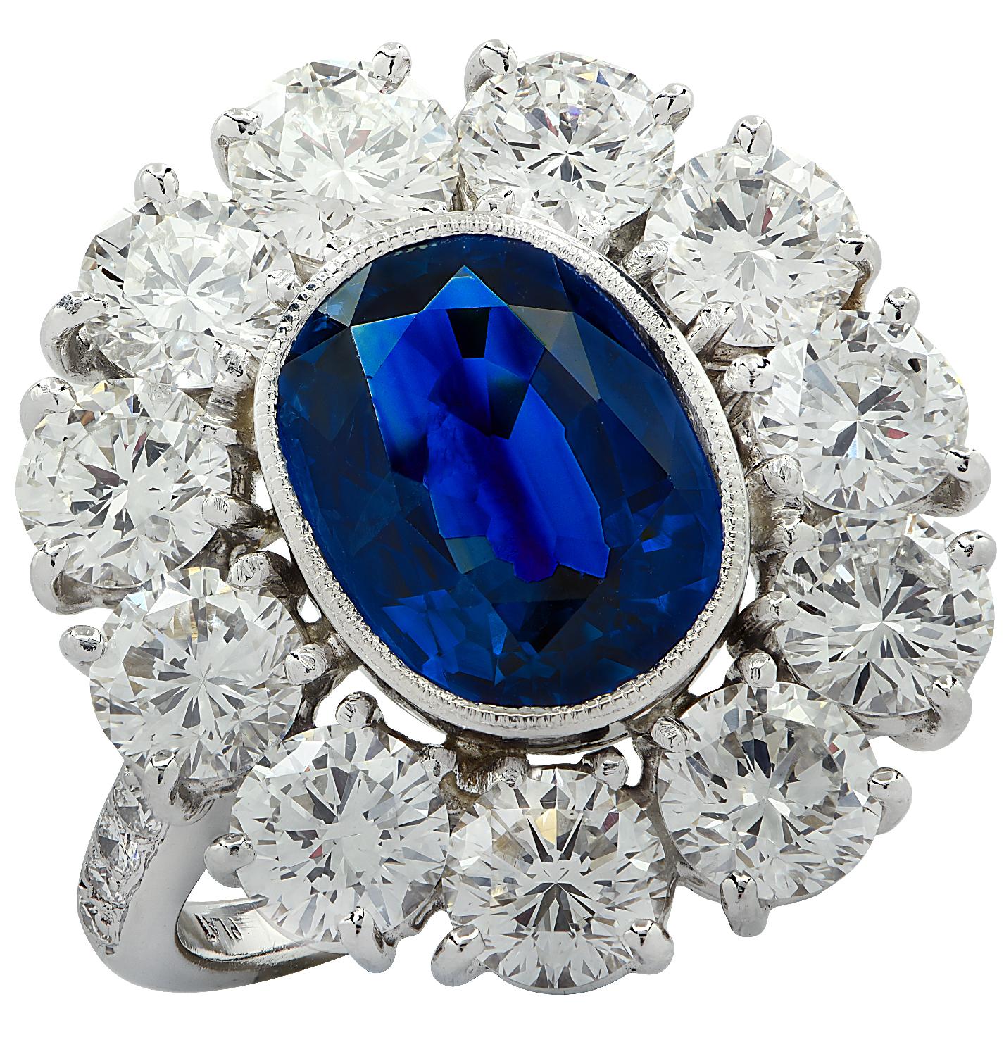 3.20 Carat Oval Sapphire and Diamond Cocktail Ring In Good Condition For Sale In Miami, FL