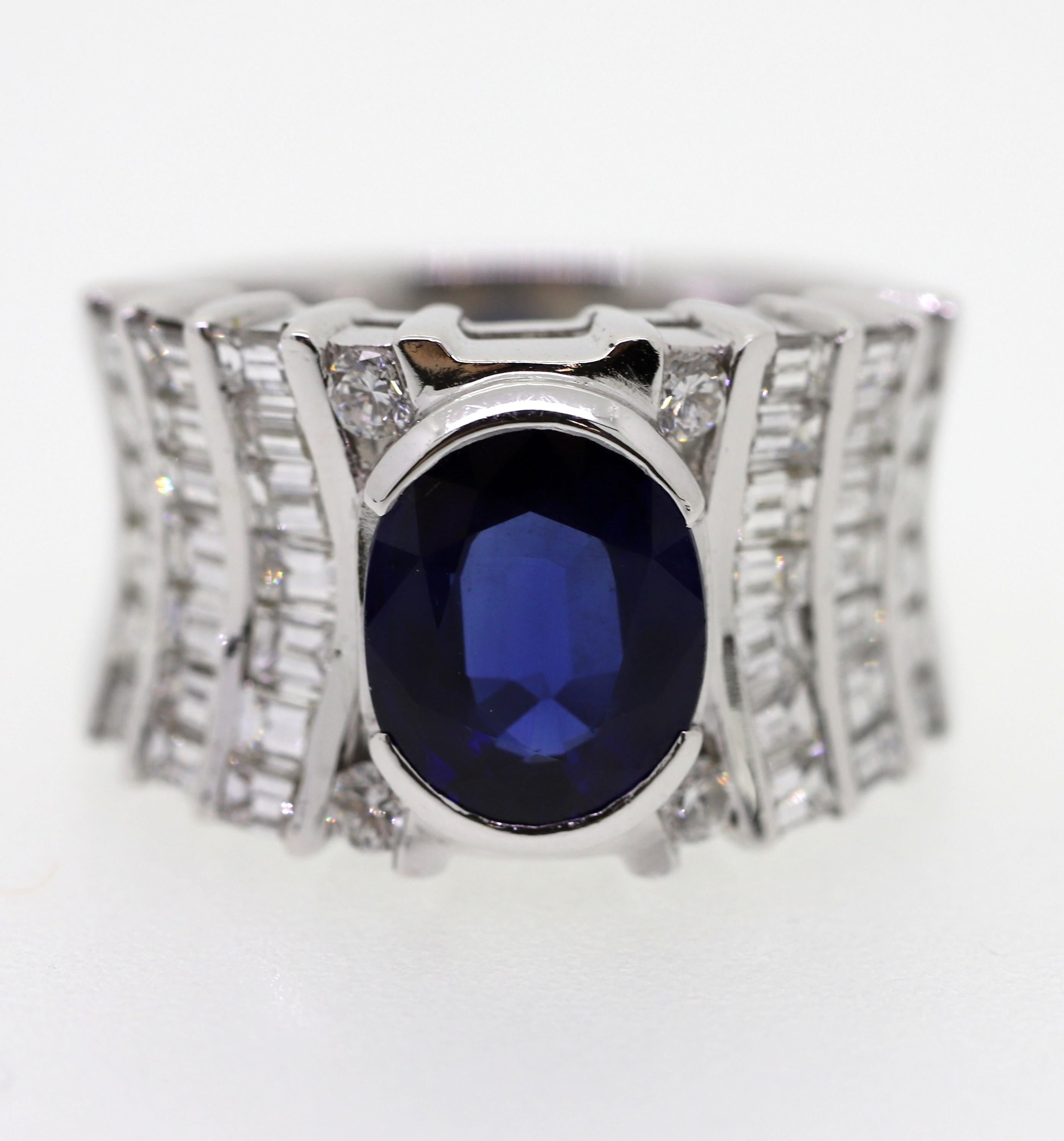Contemporary 3.20 Carat Oval Sapphire and White Diamonds Cocktail Ring For Sale