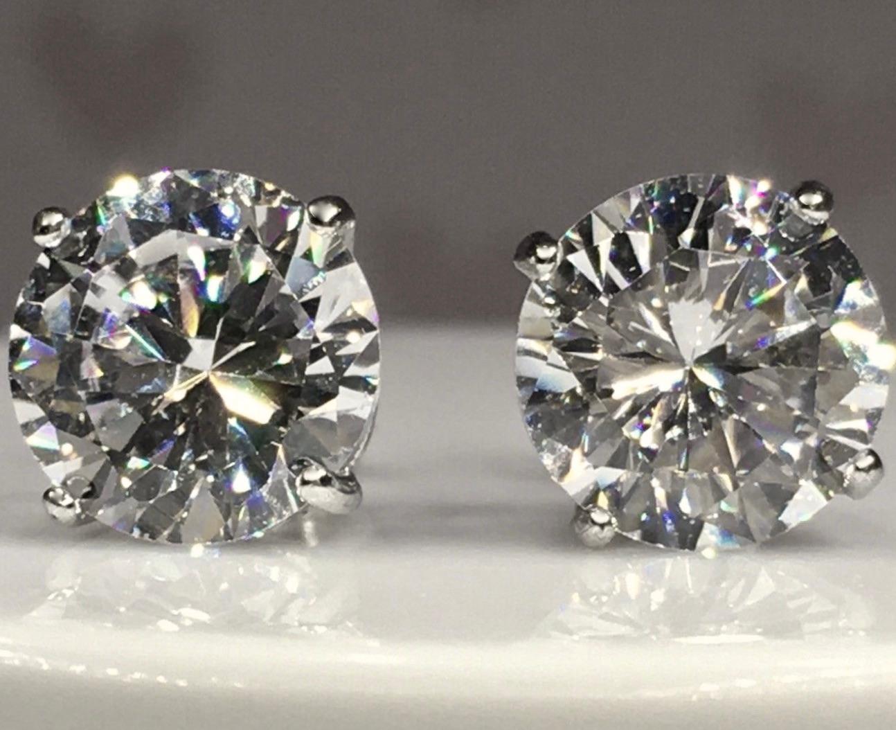 3,20 Karat Rundschliff Diamant Ohrstecker Platin (Zeitgenössisch) im Angebot