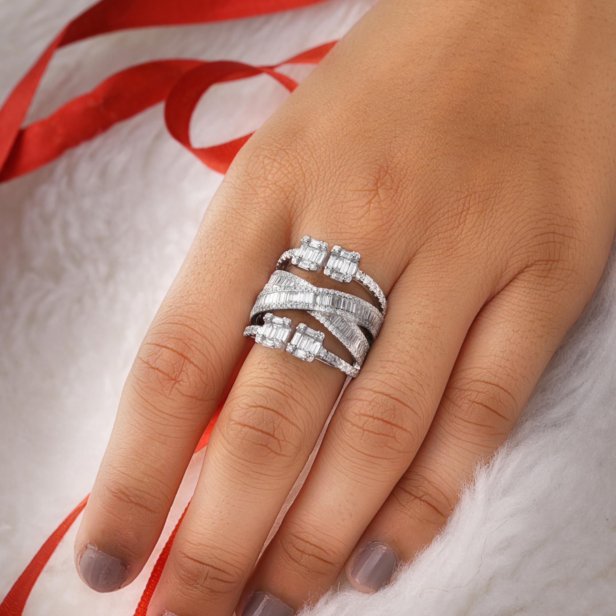 Anello con diamante Baguette da 3,20 carati SI Clarity HI Color Gioielli in oro bianco 18 carati in vendita 1