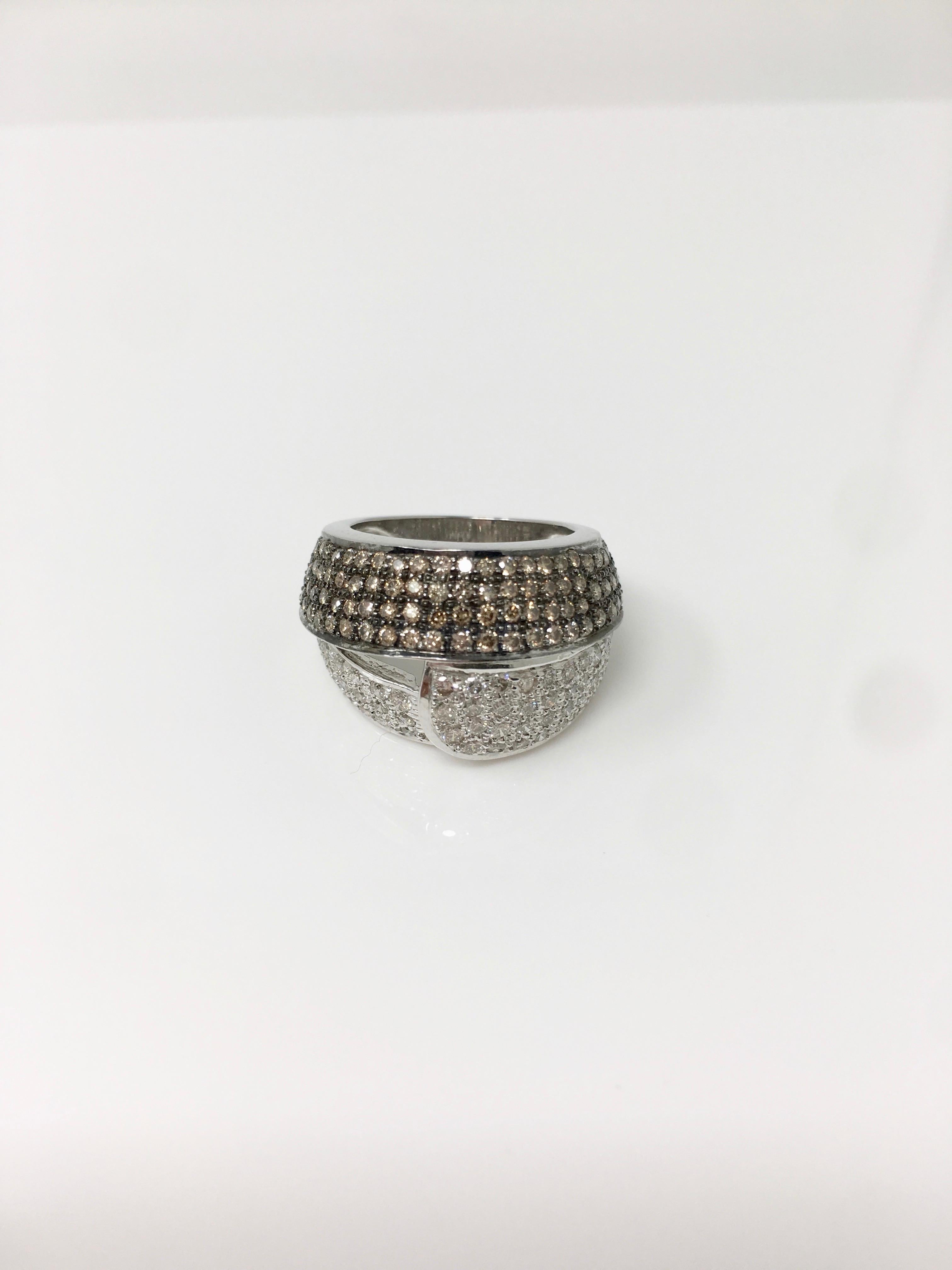 3.20 Carat White Round Brilliant Diamond and Brown Diamond Cocktail Ring in 18K In New Condition For Sale In New York, NY