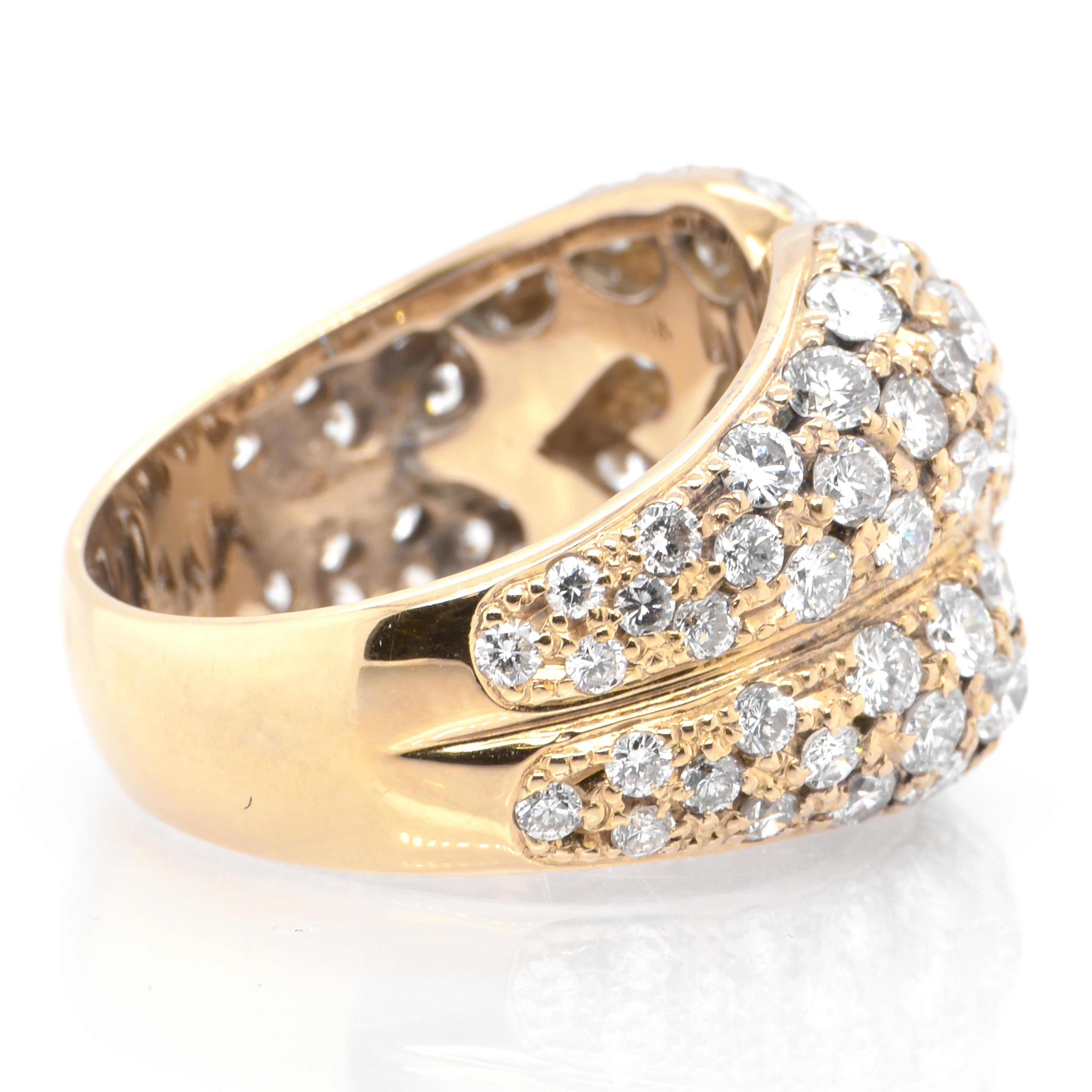 3.20 Carats Diamond Cluster Ring Set in 18 Karat Yellow Gold In Excellent Condition In Tokyo, JP