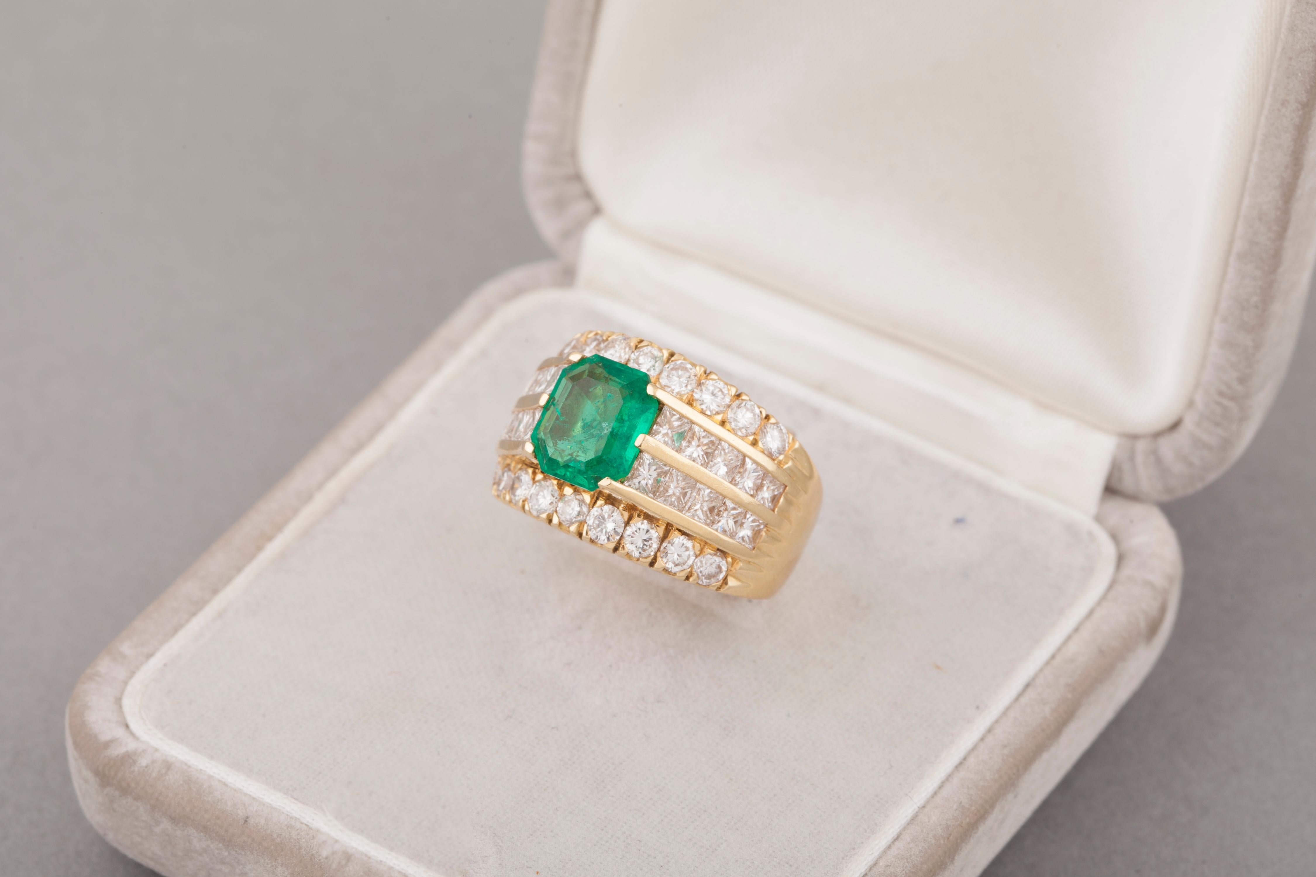 3.20 Carat Diamonds and 2 Carat Colombian Emerald French Ring For Sale 5