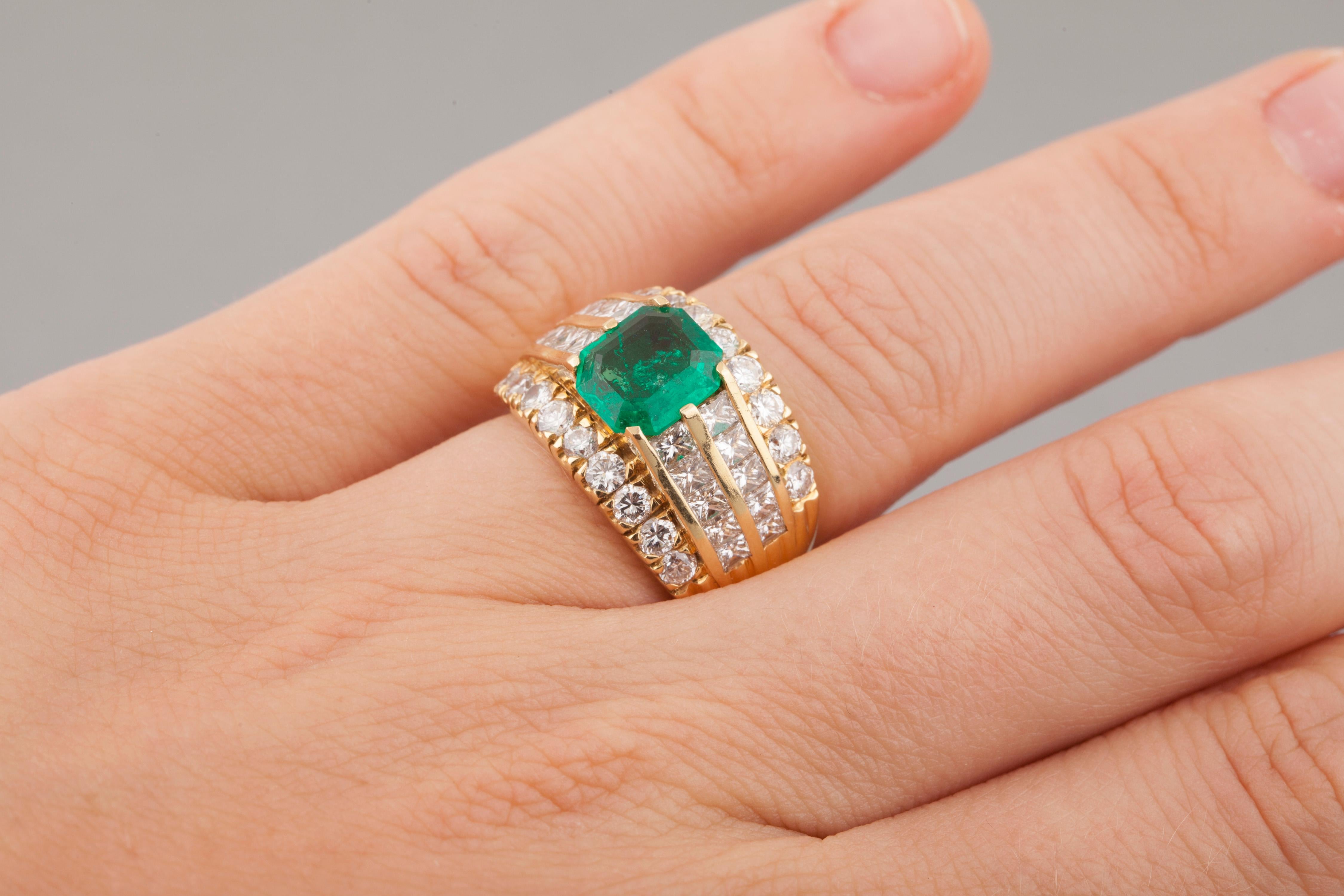 Emerald Cut 3.20 Carat Diamonds and 2 Carat Colombian Emerald French Ring For Sale