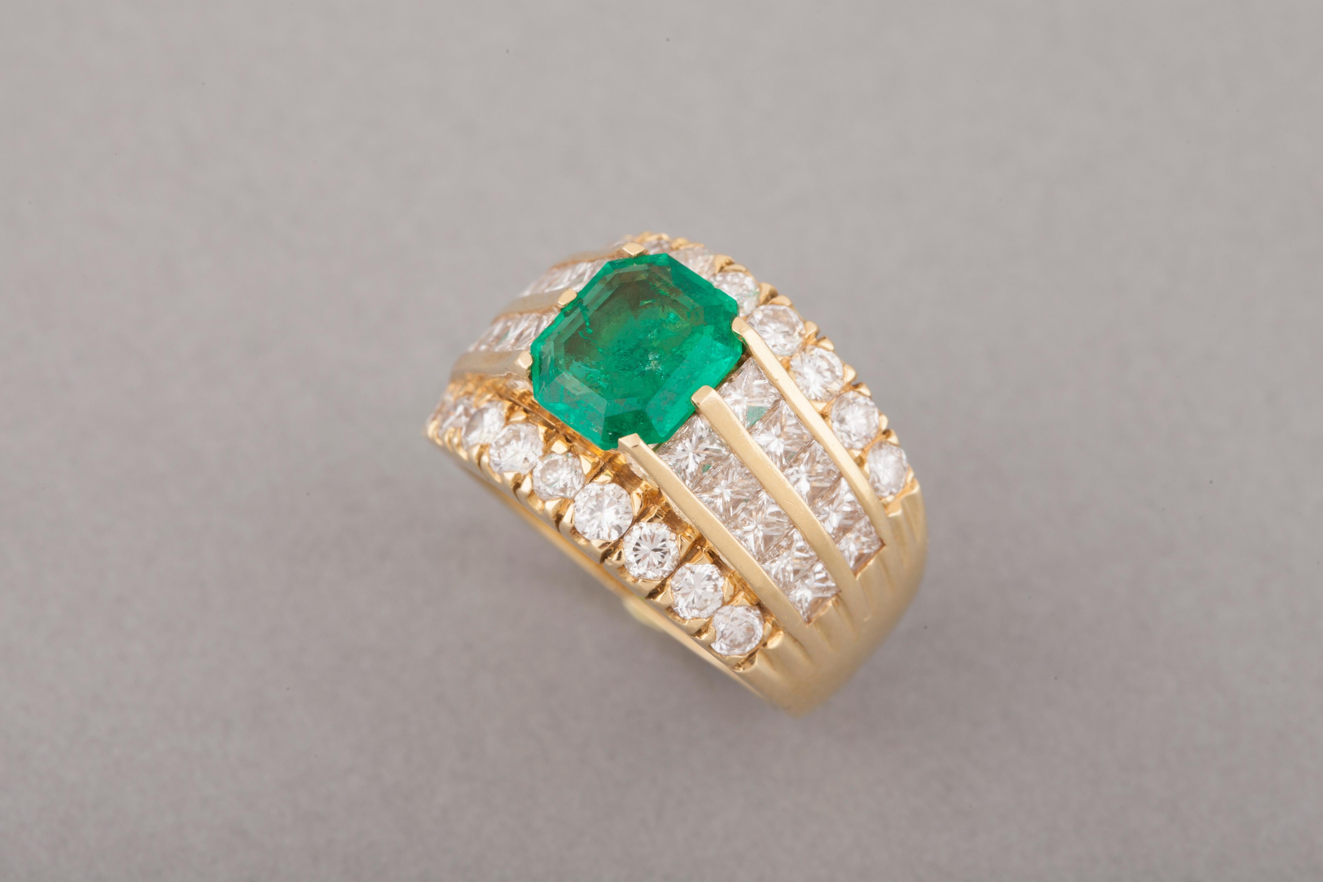 3.20 Carat Diamonds and 2 Carat Colombian Emerald French Ring For Sale 3