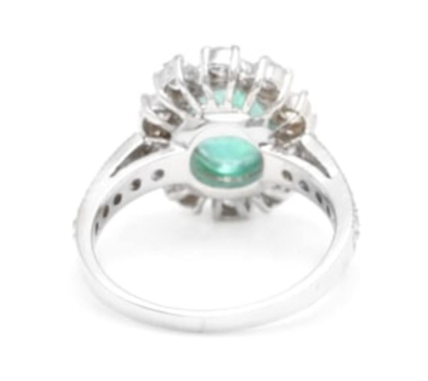 3.20 Carat Exquisite Emerald and Diamond 14 Karat Solid White Gold Ring In New Condition For Sale In Los Angeles, CA