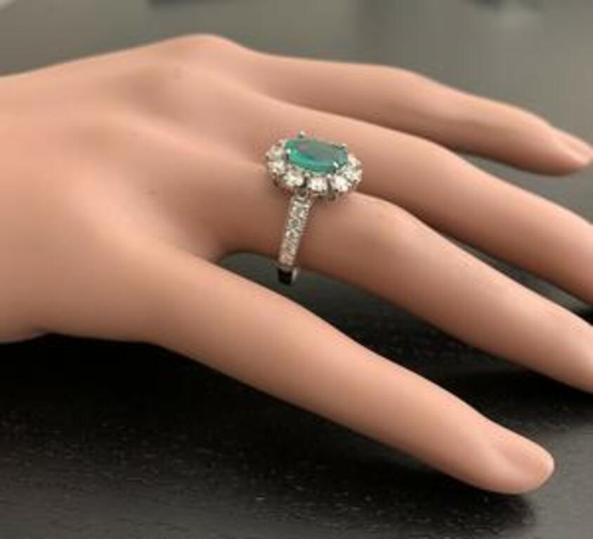 3.20 Carat Exquisite Emerald and Diamond 14 Karat Solid White Gold Ring For Sale 2