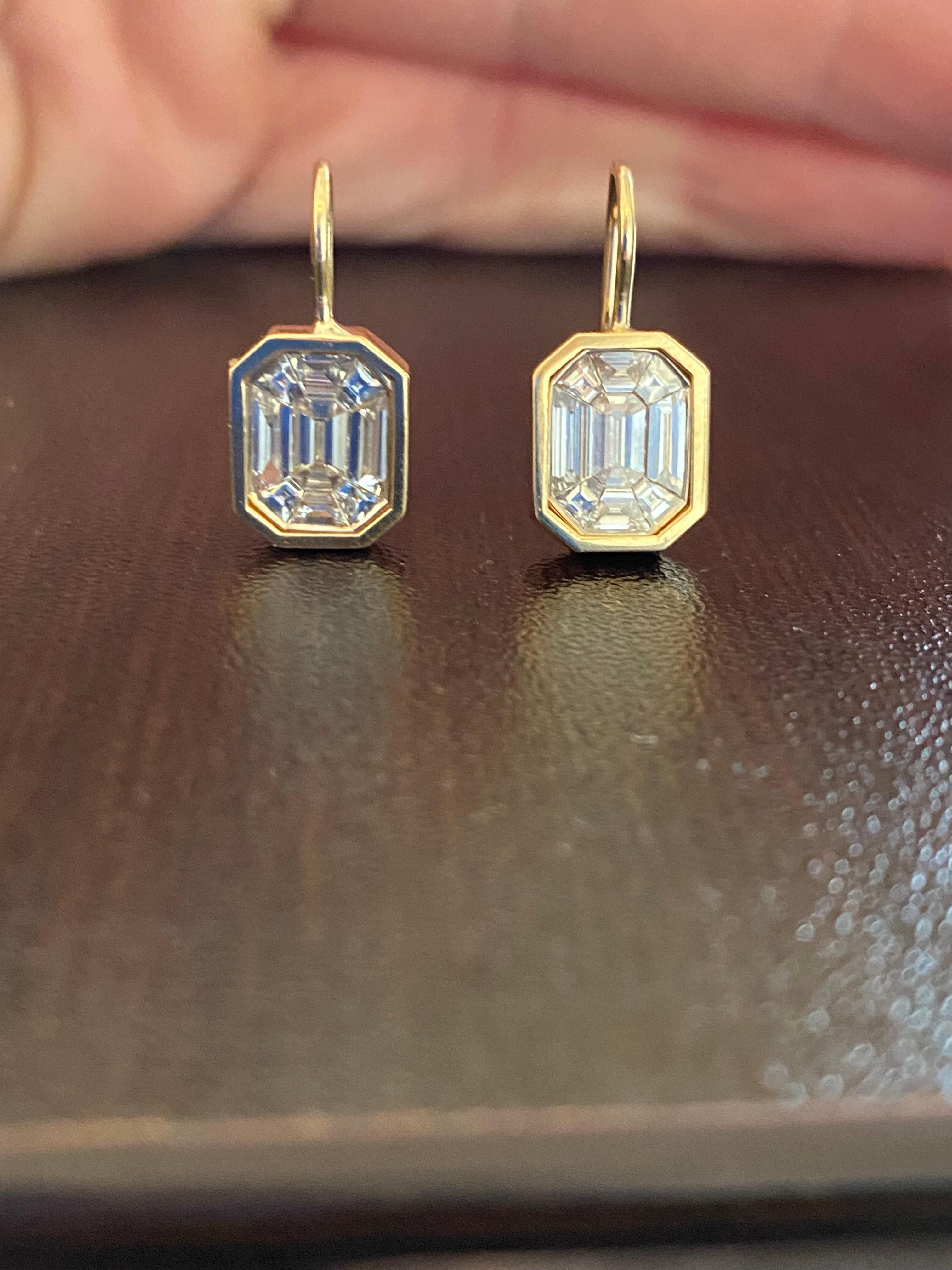 3.20 Carats Hanging Yellow Gold Emerald Cut Earrings For Sale 1