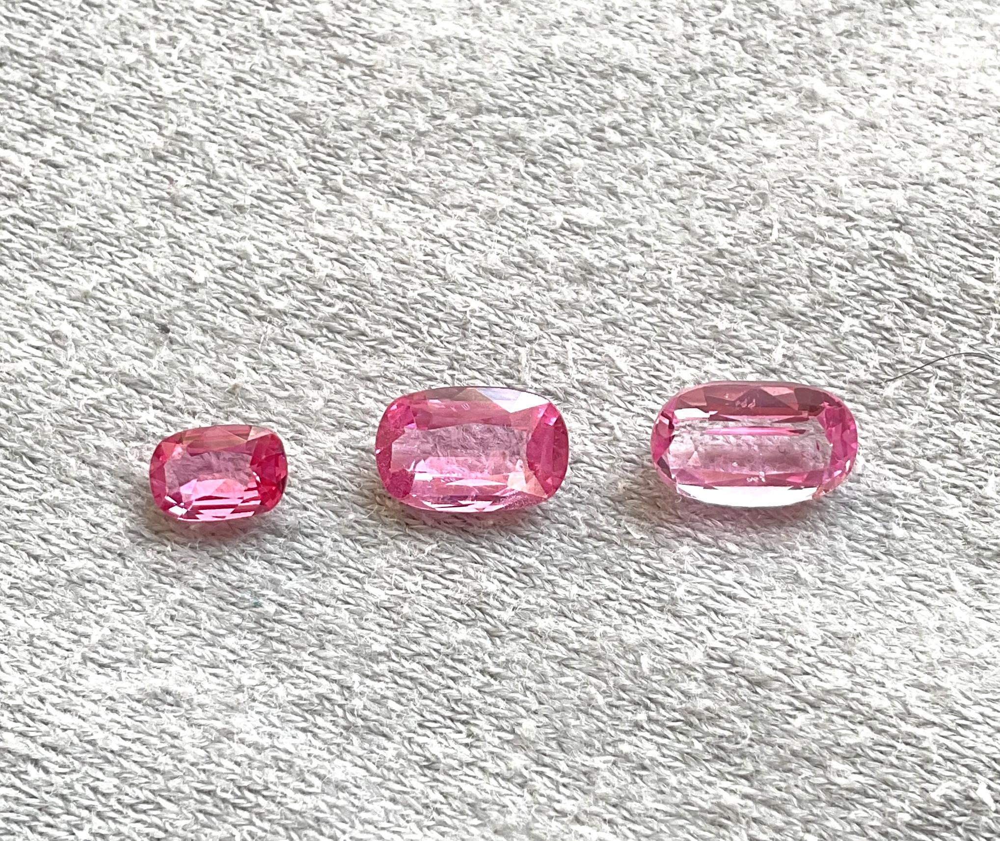 Cojín de espinela rosa birmana sin calor
Color y calidad poco comunes
¡Se puede engastar fácilmente en un bonito anillo!
Claridad VS
Peso: 3,20 quilates 
3 piezas
Tamaños: De 8,67x5,38x3,70 MM a 5,85x4x2 mm

Piezas: 1
Forma: Piedra facetada de talla